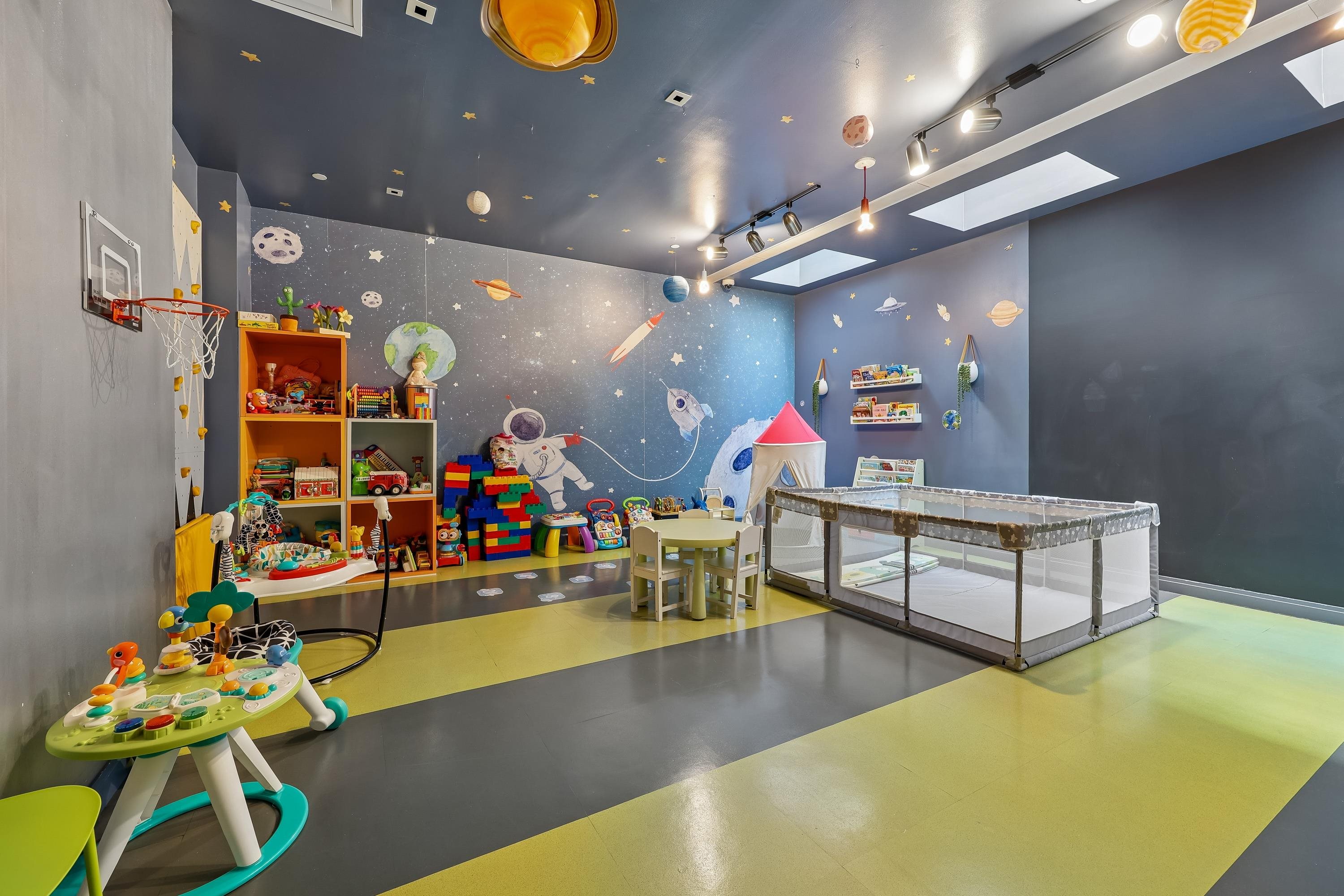 160 1ST ST Unit: 1004