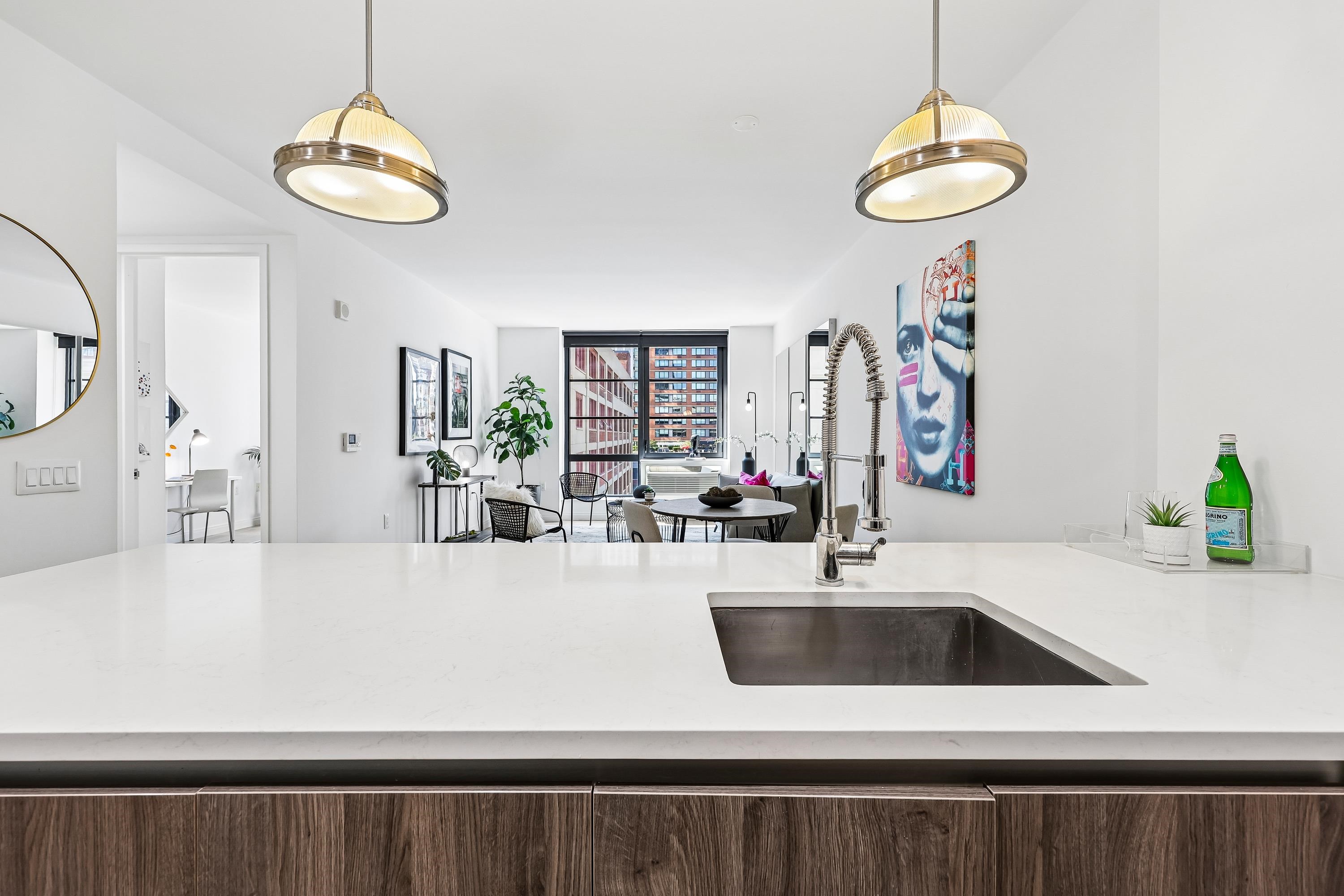 160 1ST ST Unit: 1004