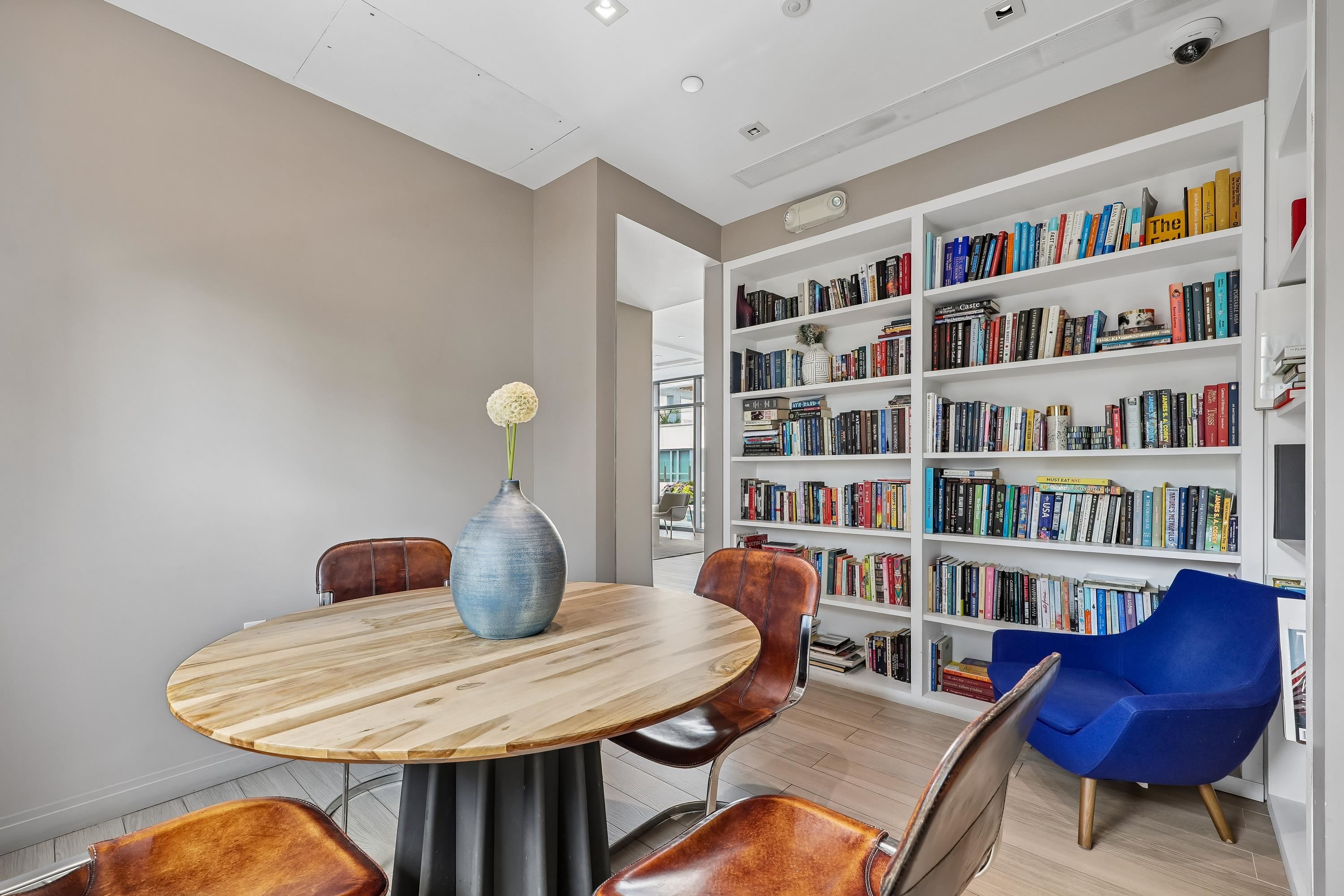 160 1ST ST Unit: 1004