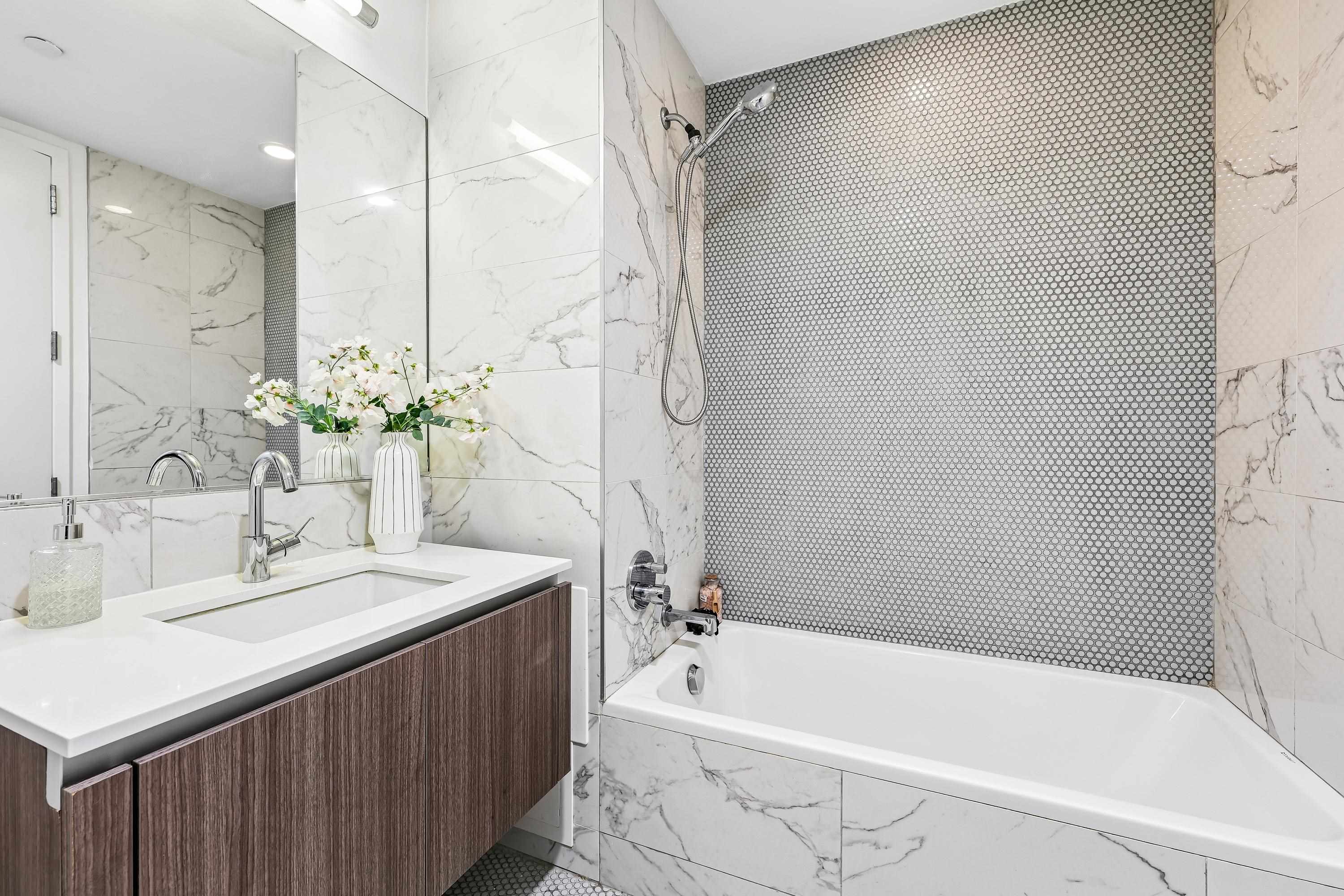 160 1ST ST Unit: 1004