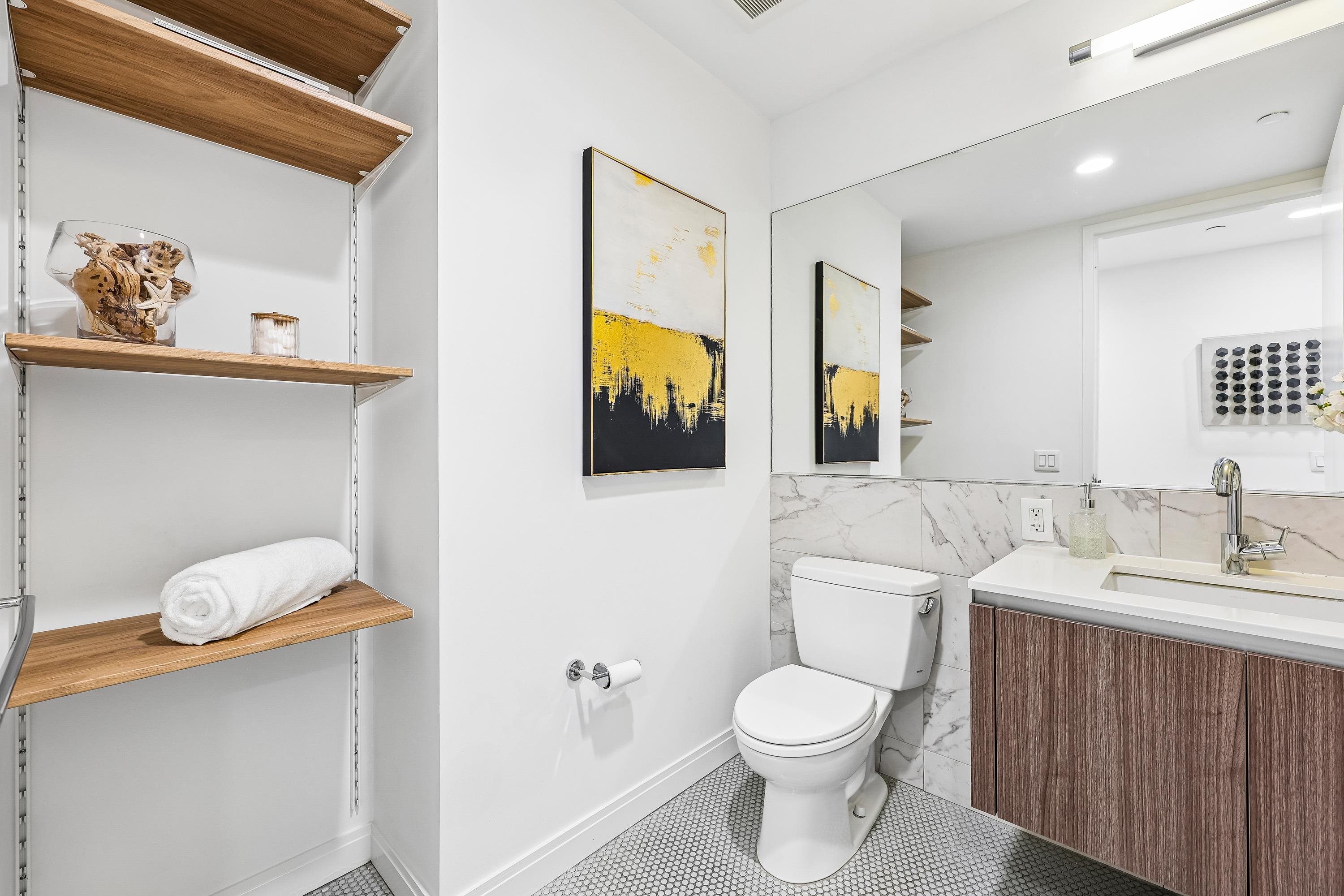 160 1ST ST Unit: 1004