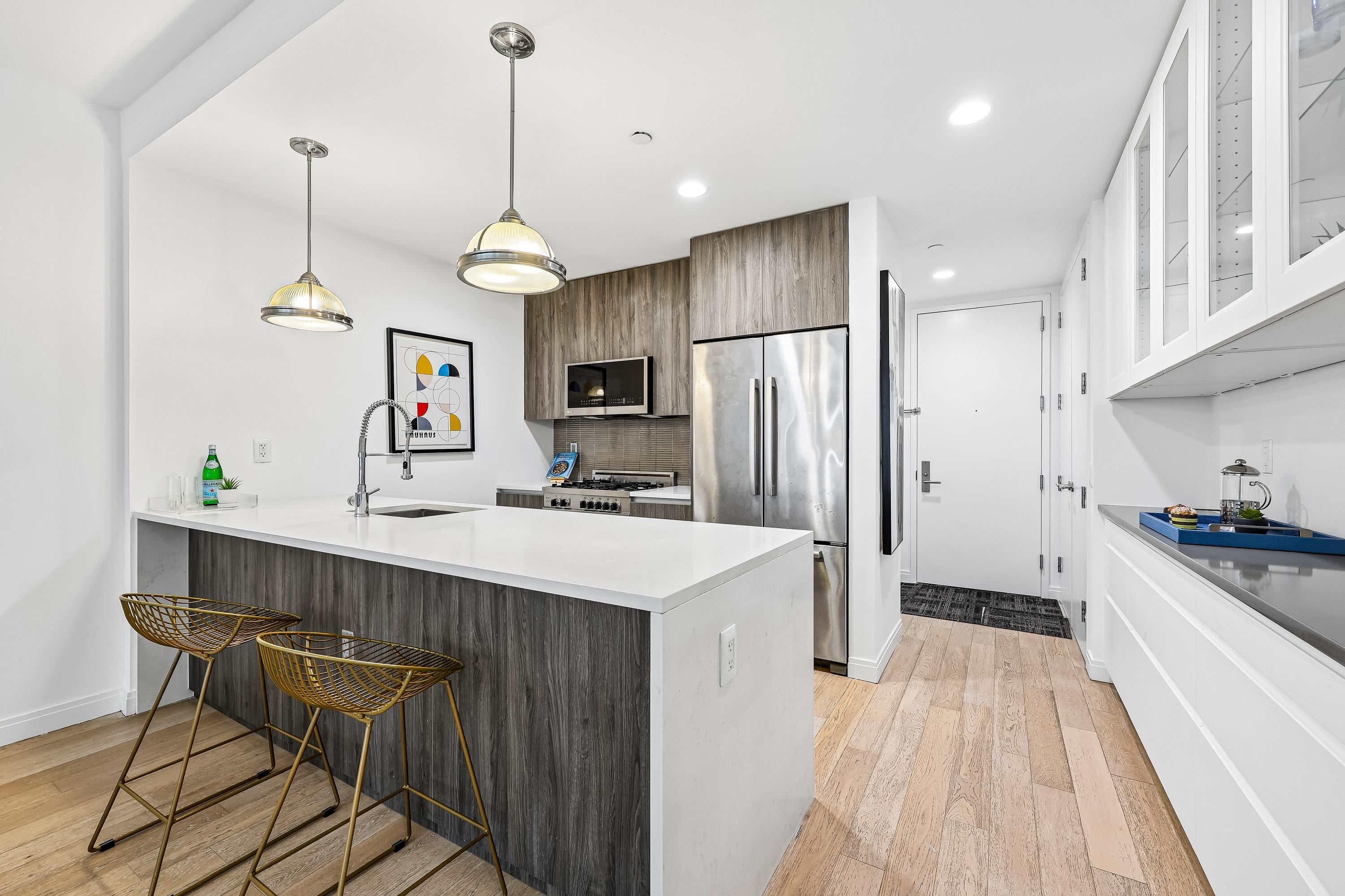 160 1ST ST Unit: 1004
