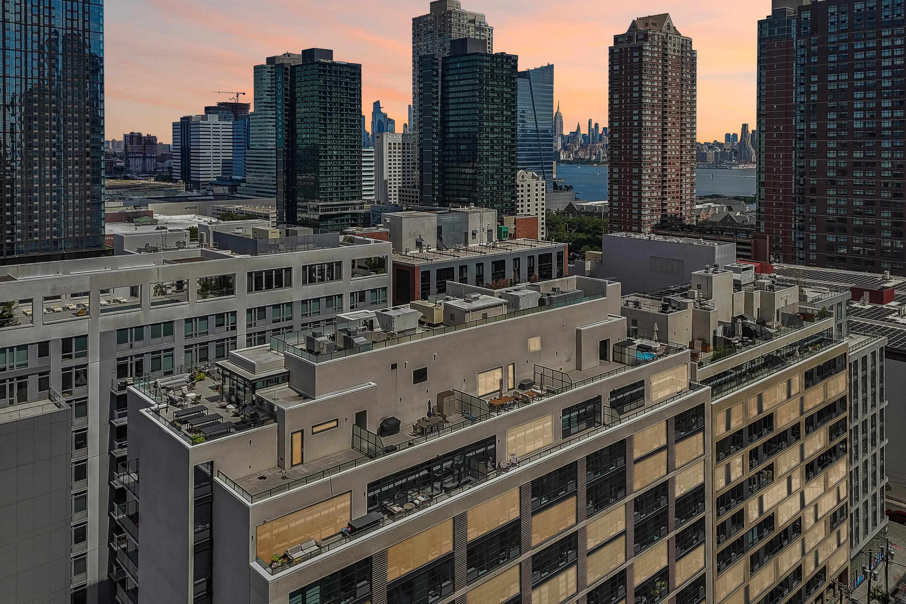 160 1ST ST Unit: 1004
