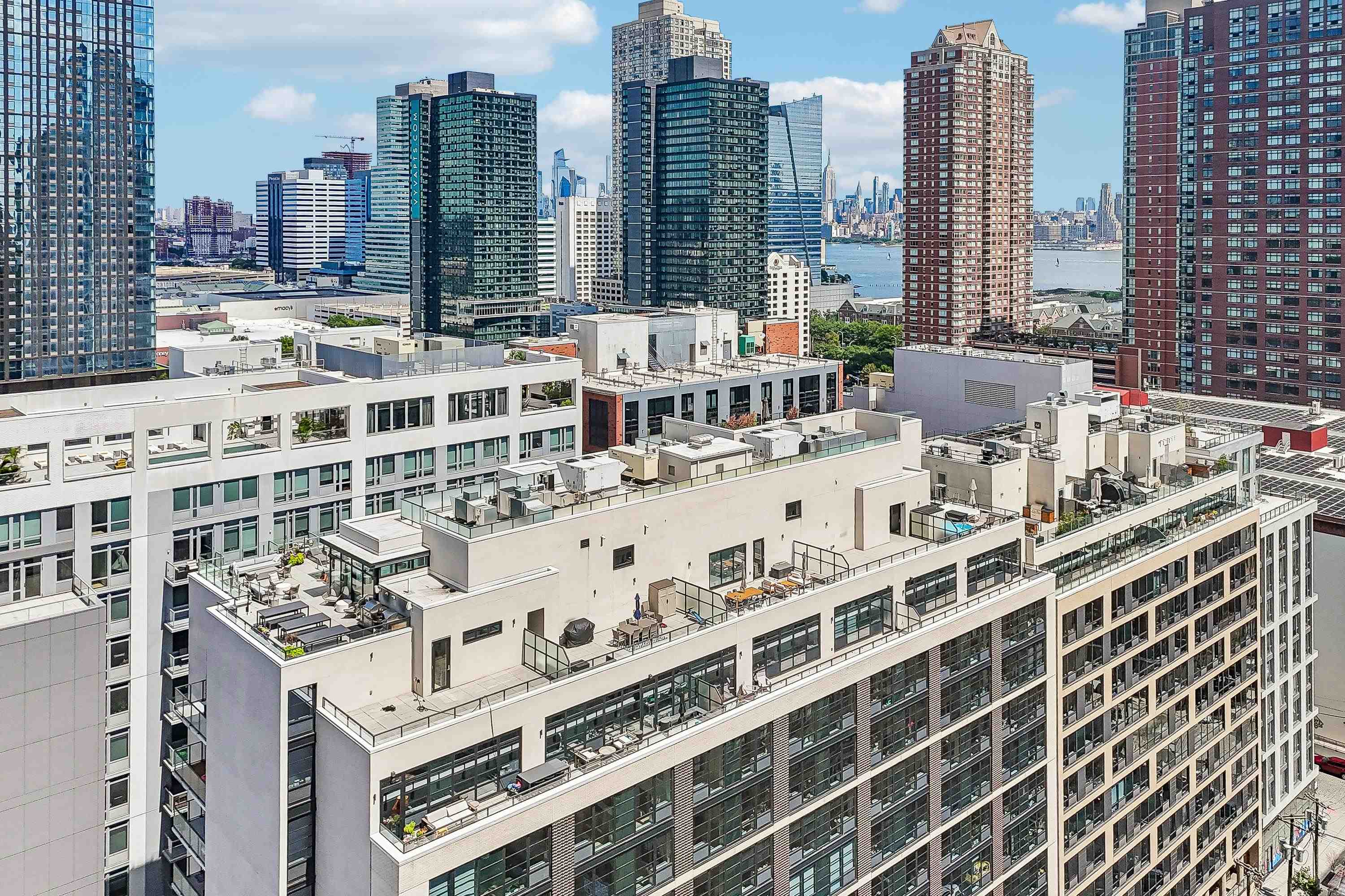 160 1ST ST Unit: 1004