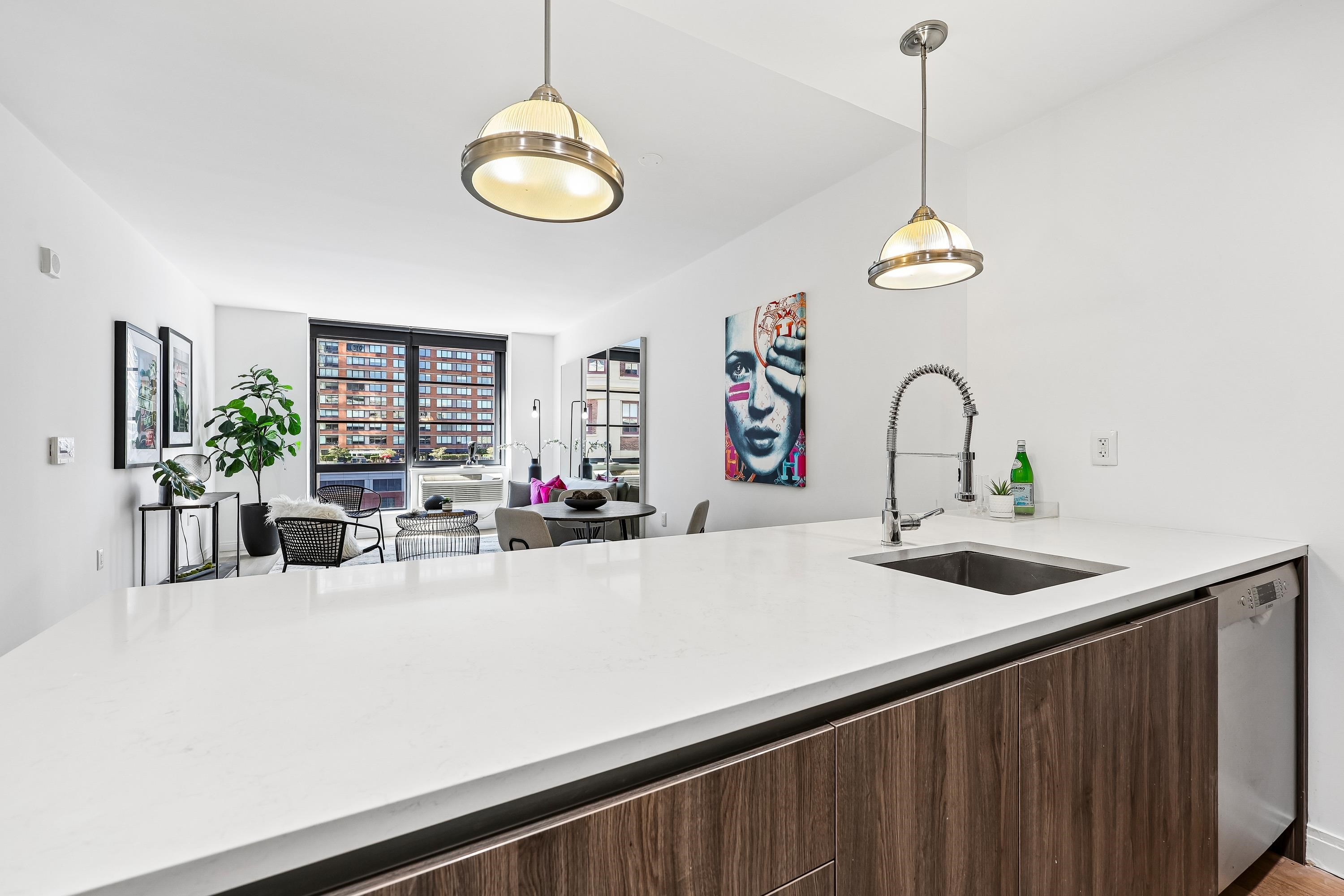 160 1ST ST Unit: 1004
