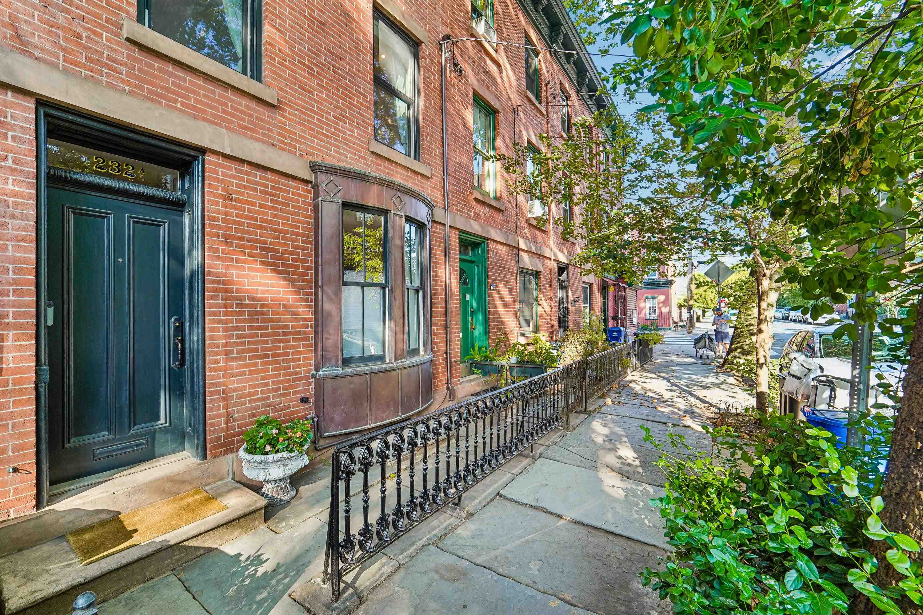 232 1/2 4TH ST