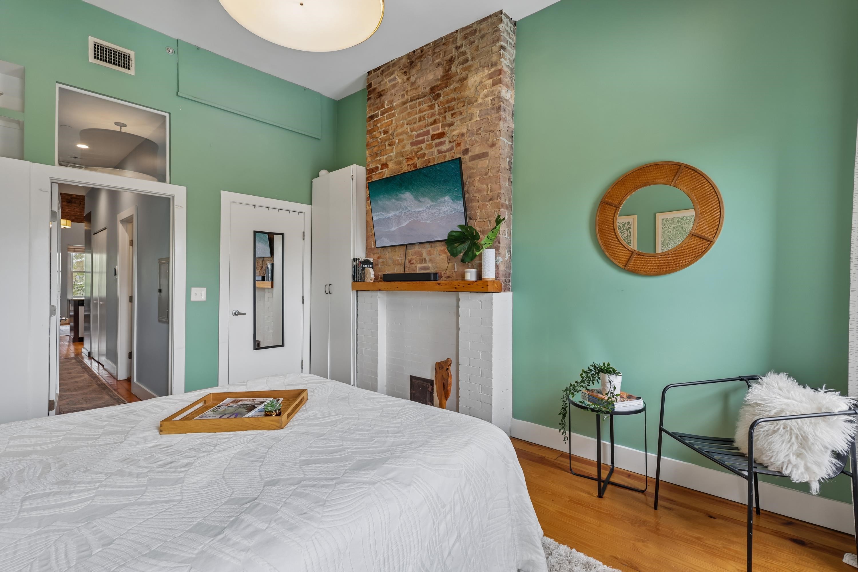 229 3RD ST Unit: 4L