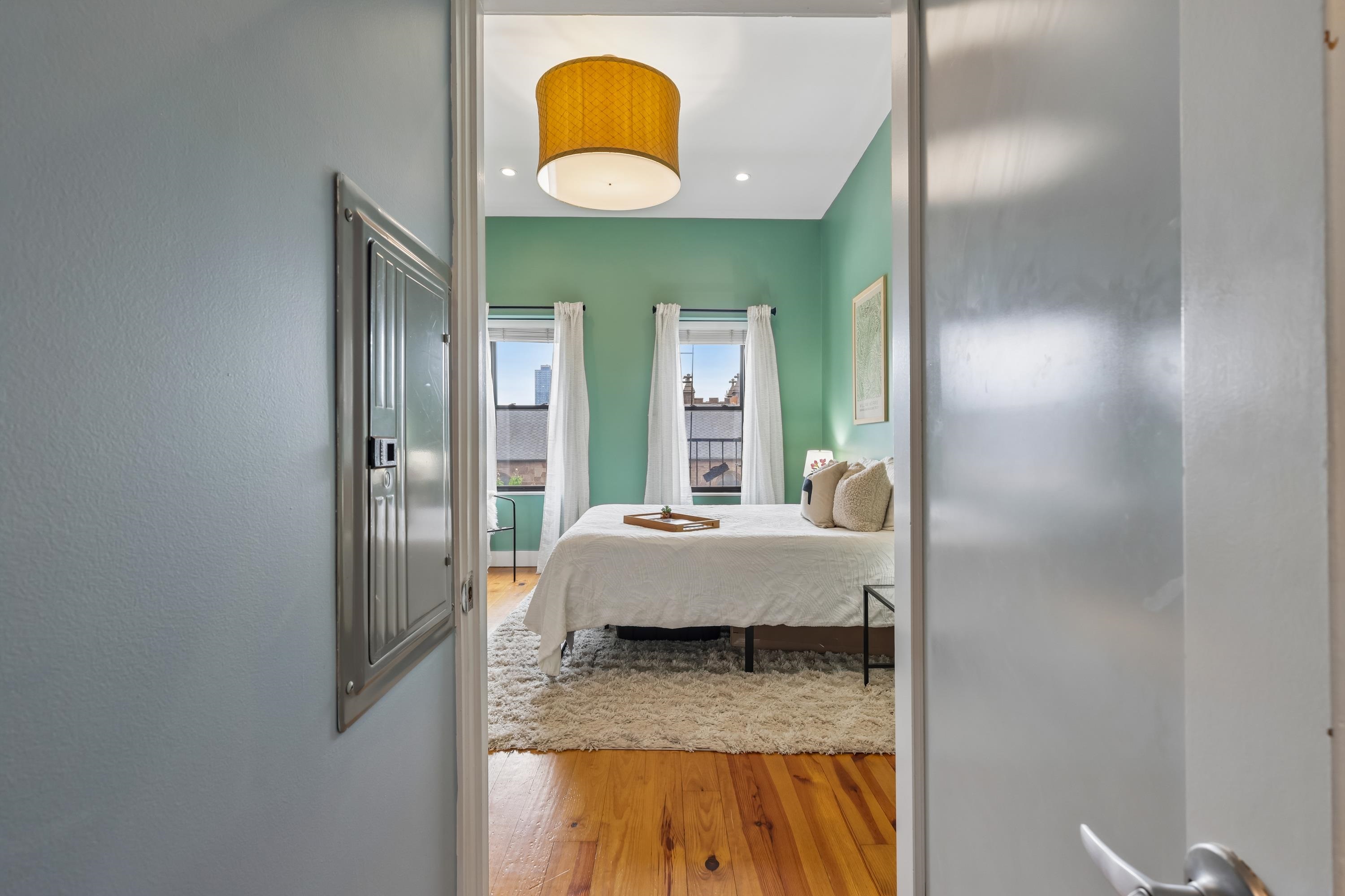 229 3RD ST Unit: 4L