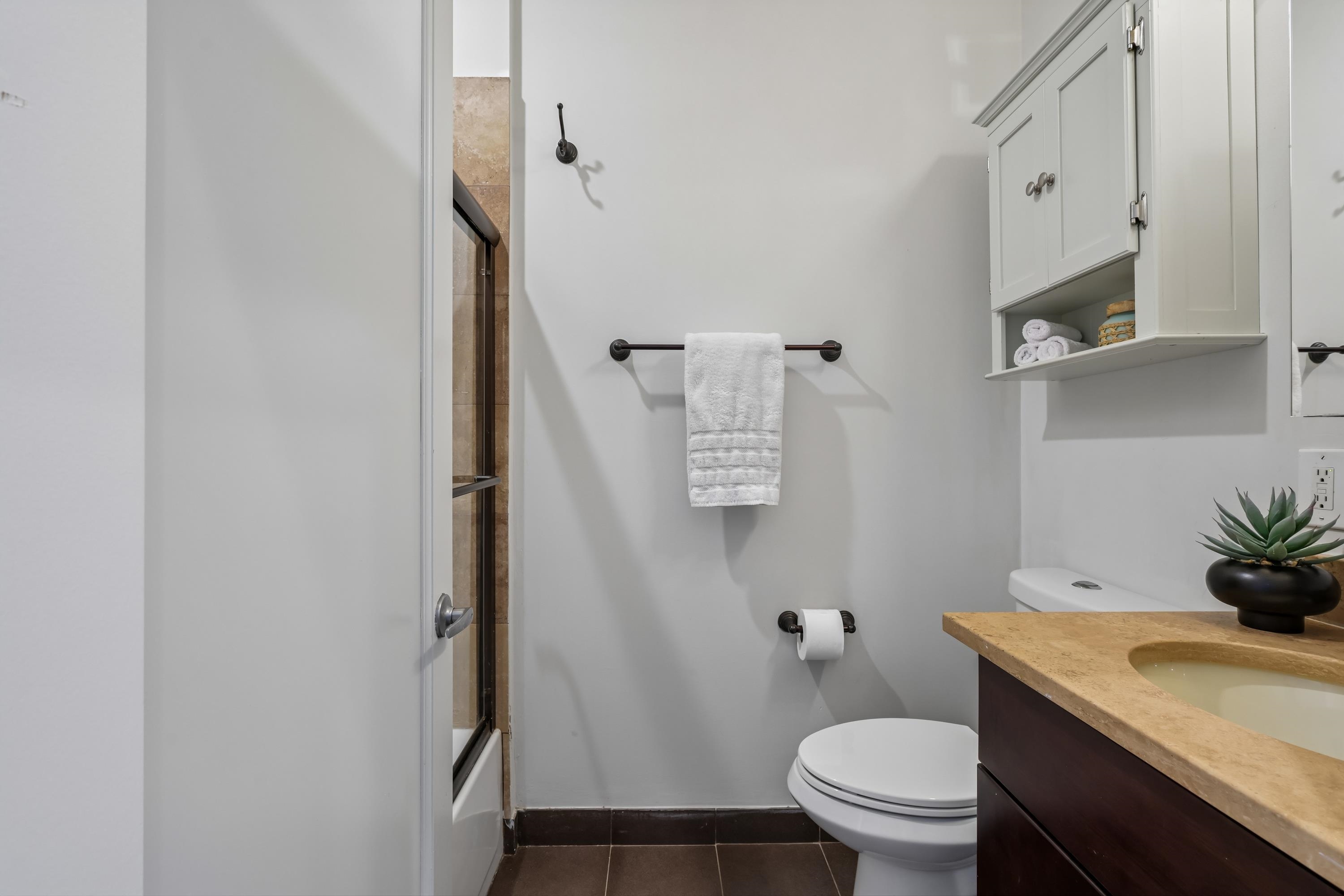 229 3RD ST Unit: 4L