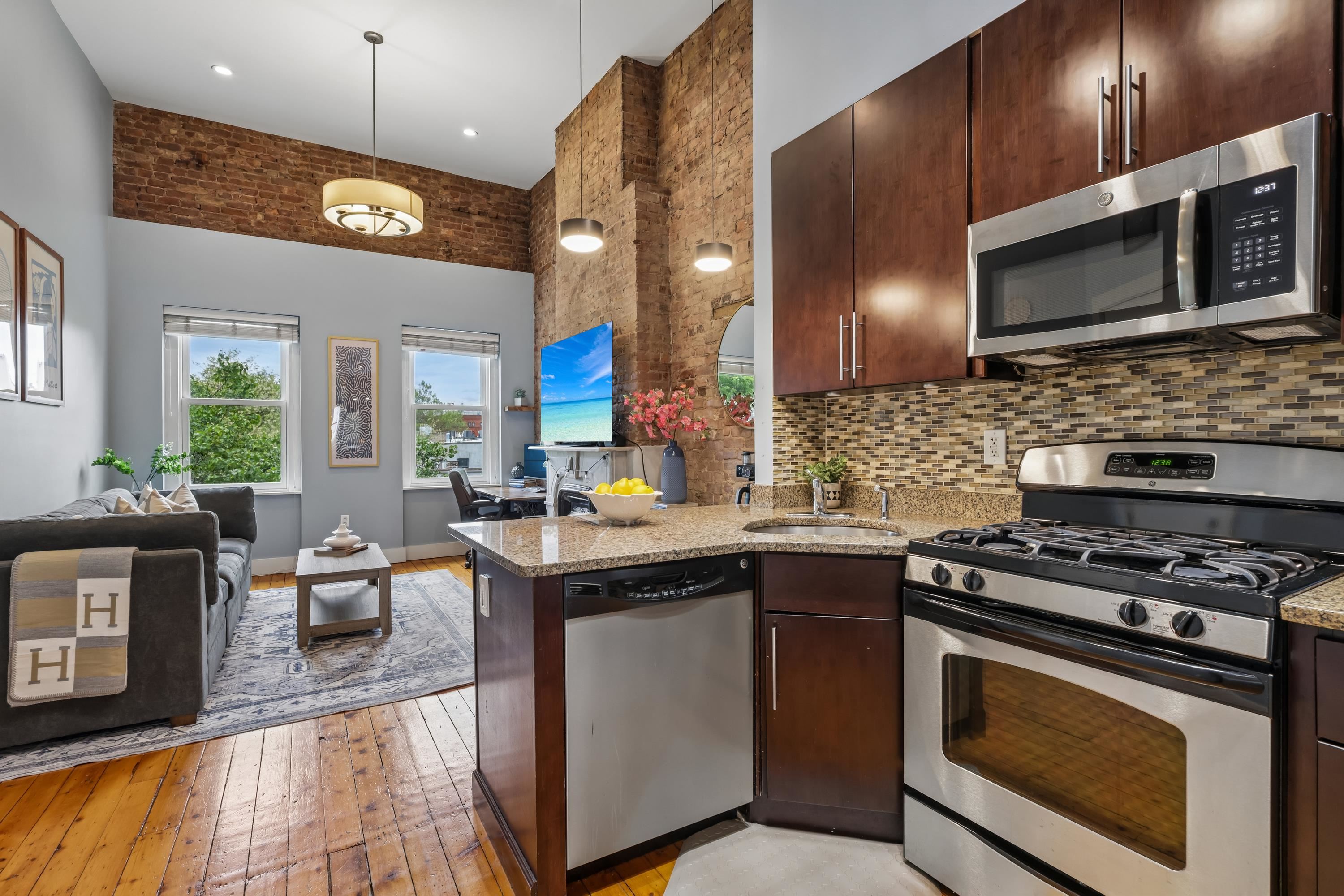 229 3RD ST Unit: 4L