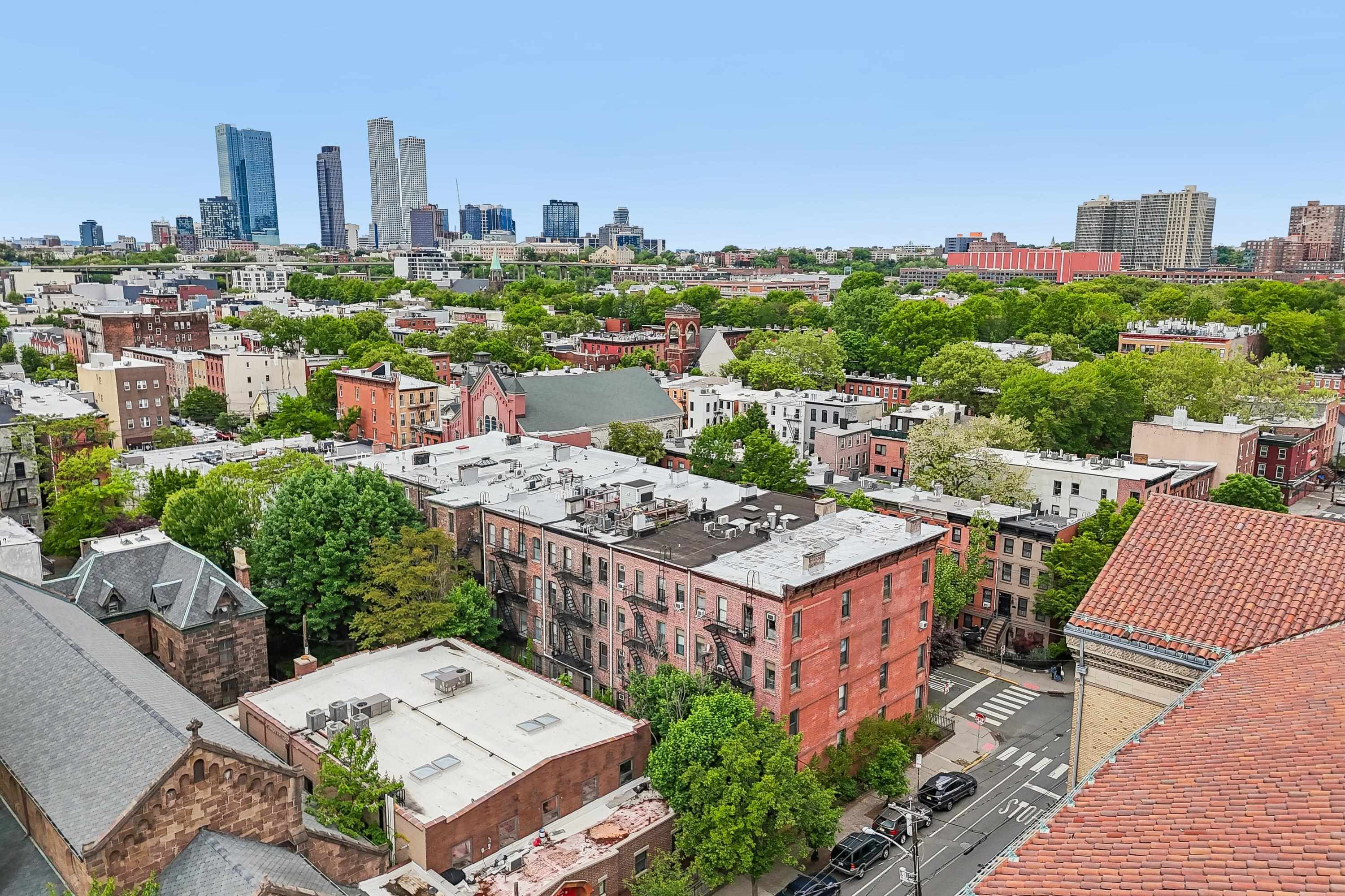 229 3RD ST Unit: 4L
