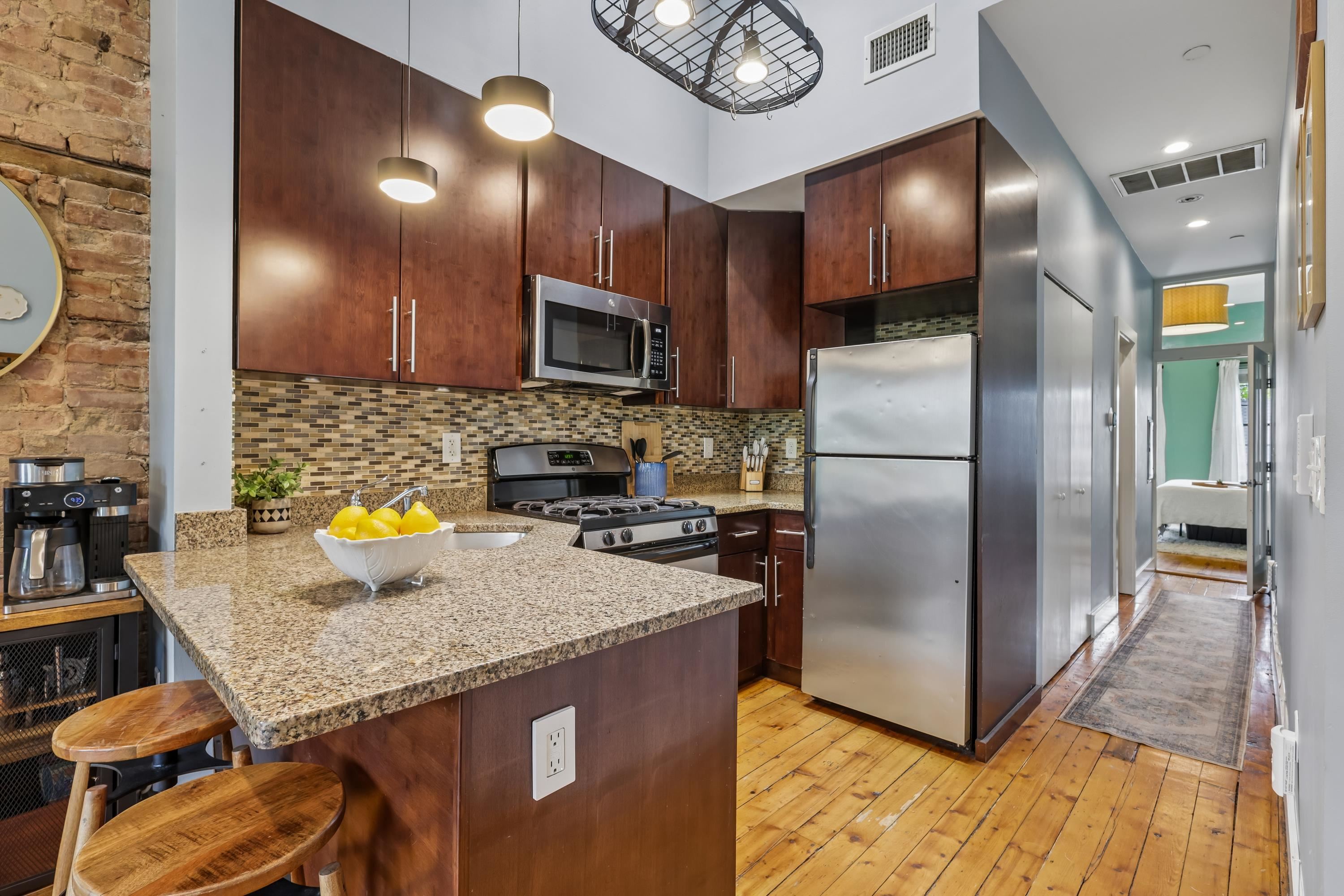 229 3RD ST Unit: 4L