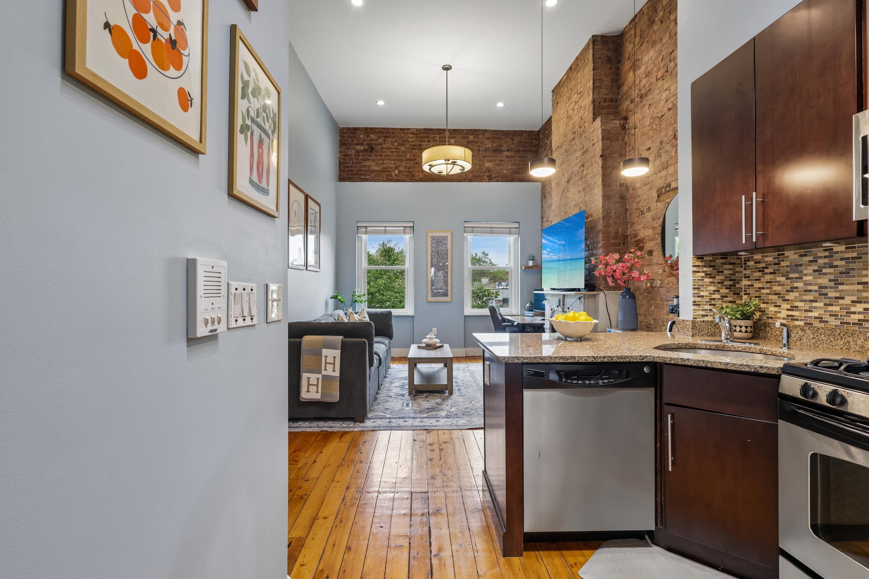 229 3RD ST Unit: 4L