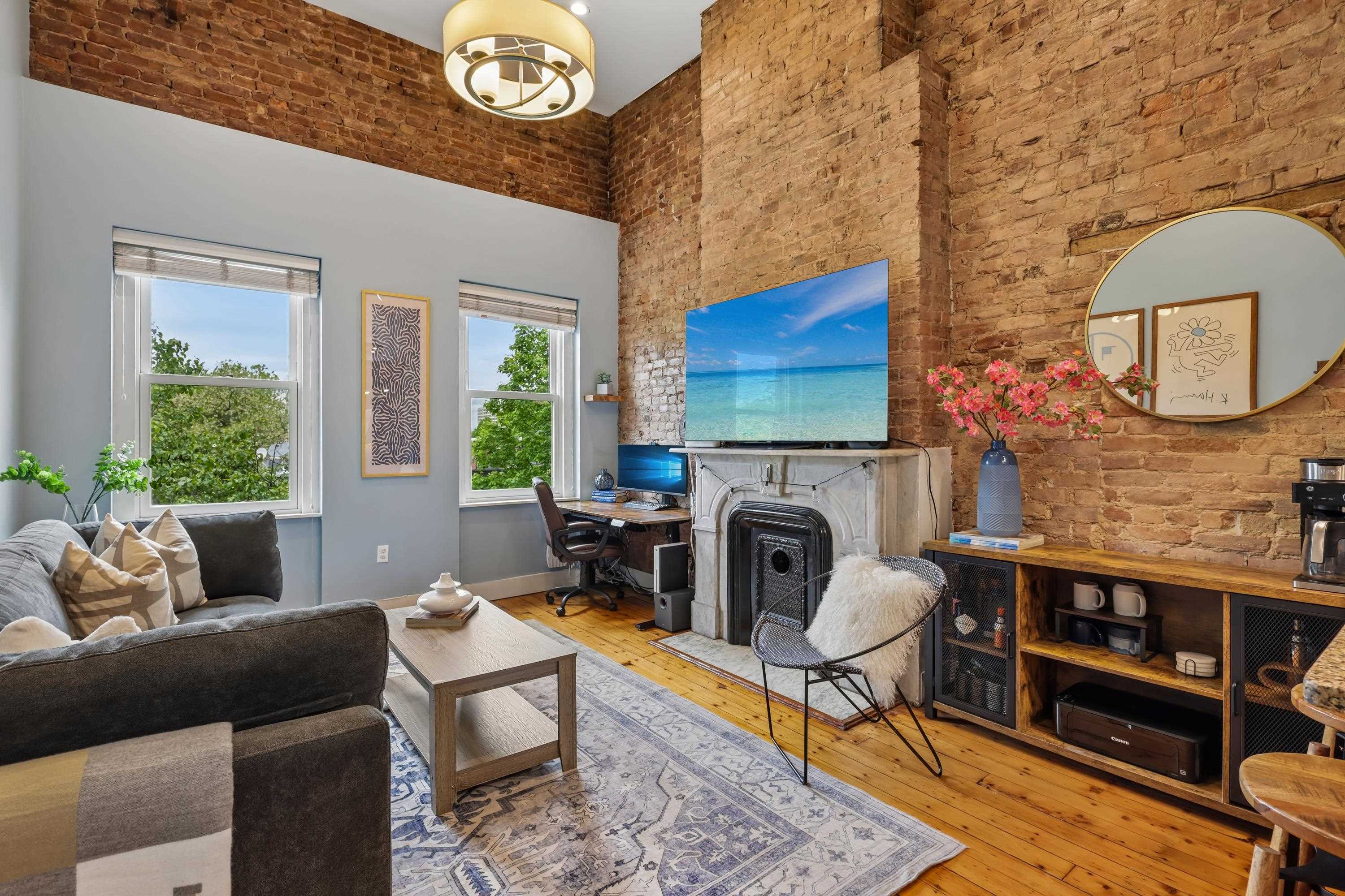 229 3RD ST Unit: 4L