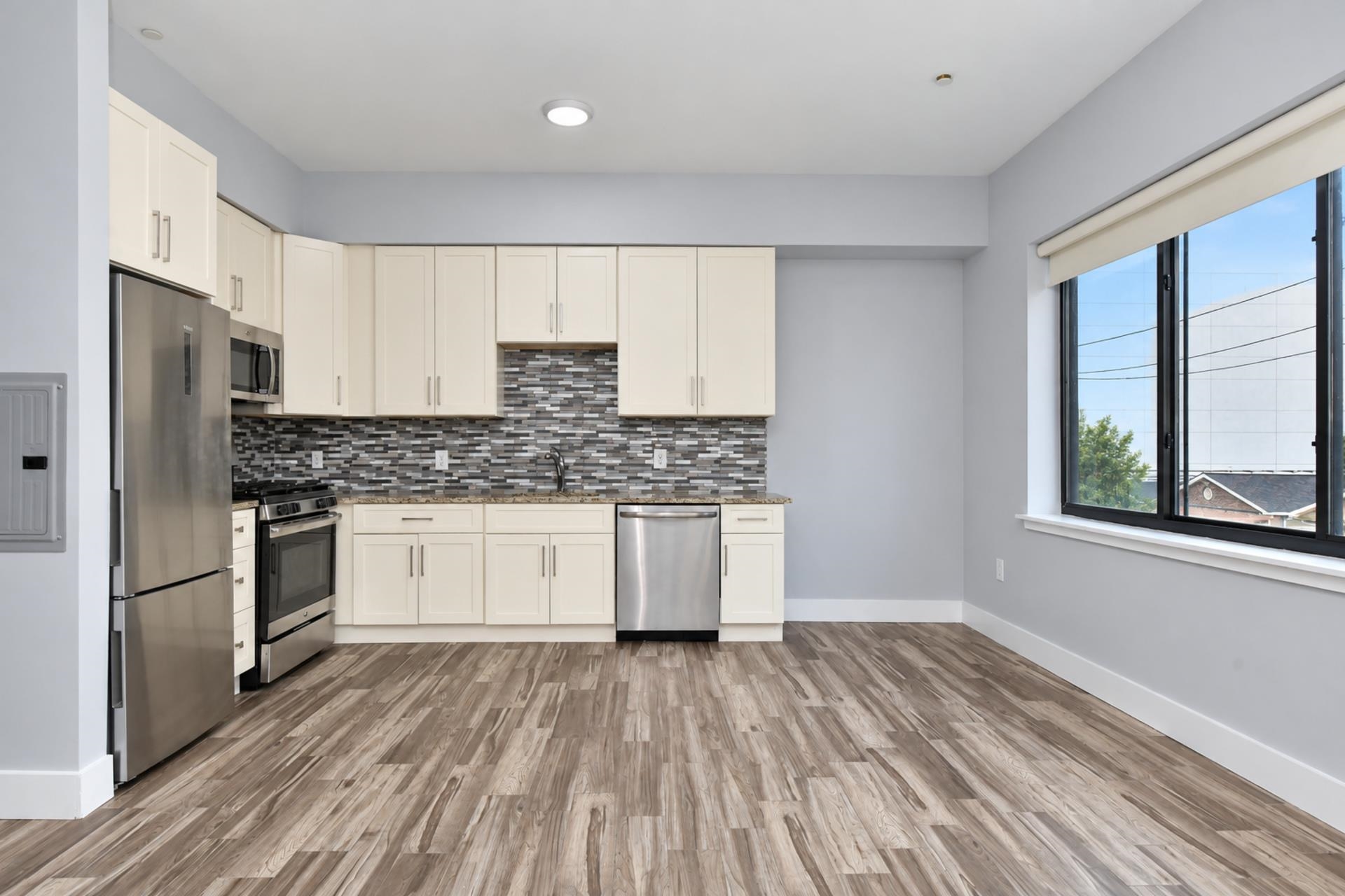 424 WHITON ST Unit: 301