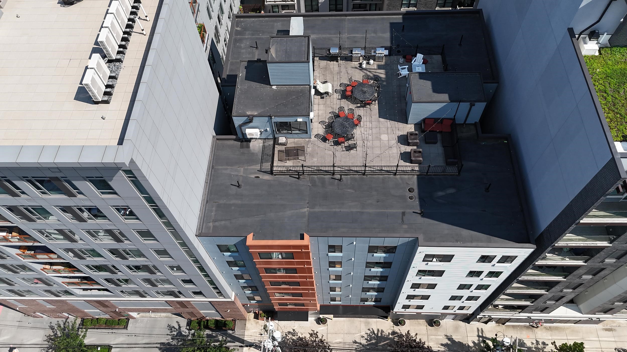 424 WHITON ST Unit: 301