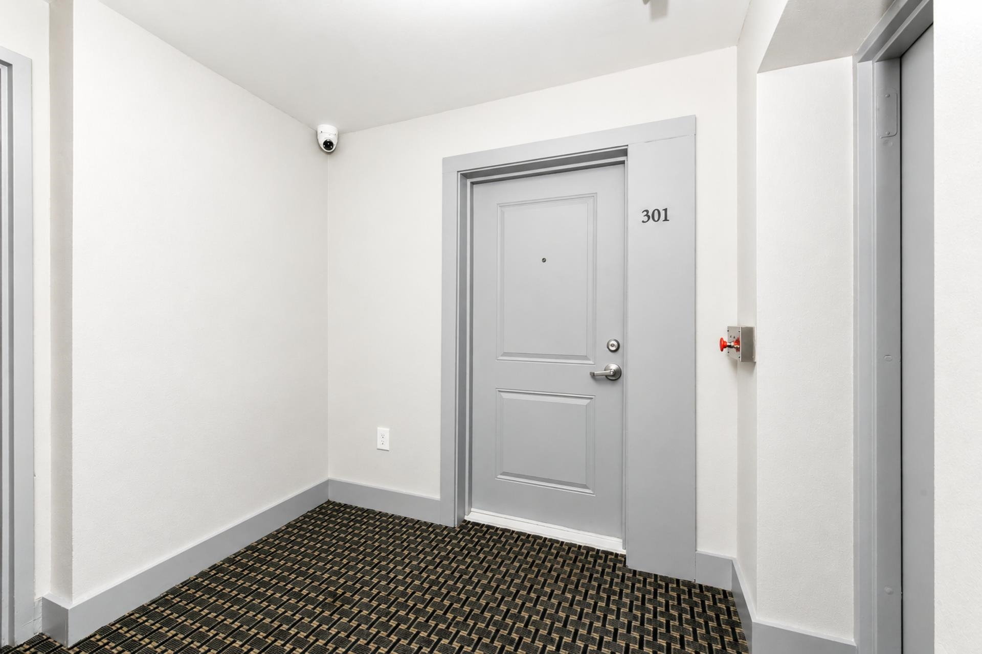 424 WHITON ST Unit: 301
