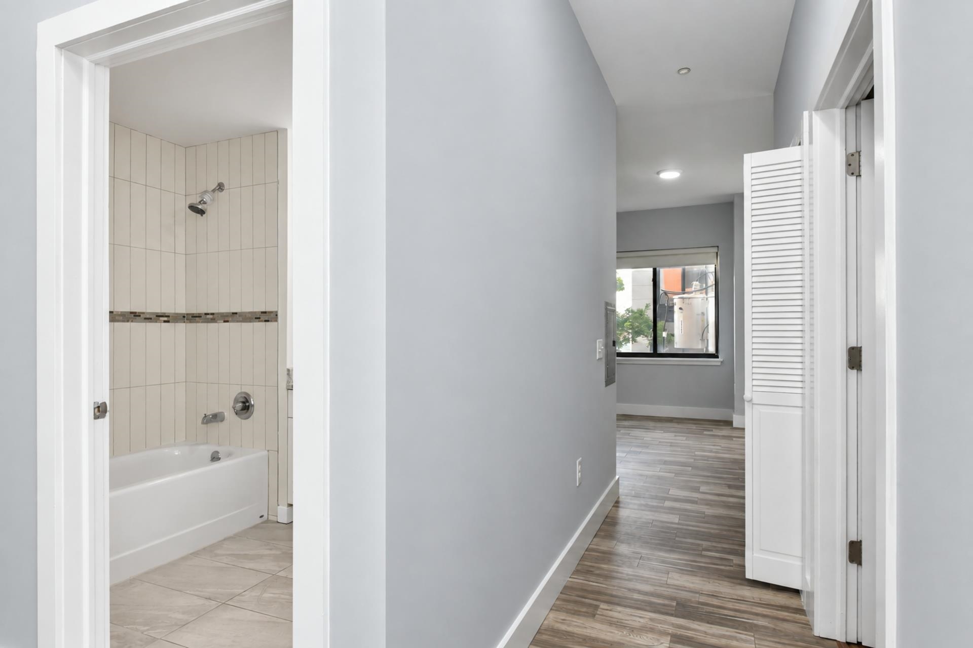 424 WHITON ST Unit: 301