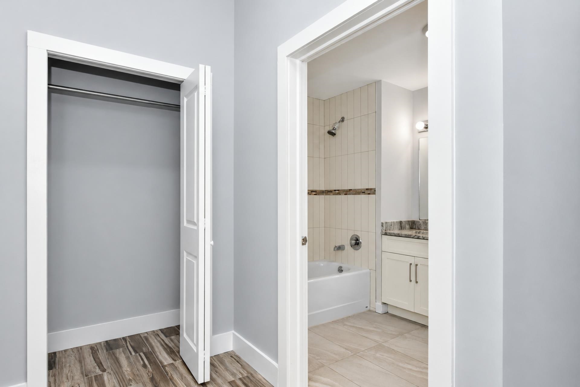 424 WHITON ST Unit: 301