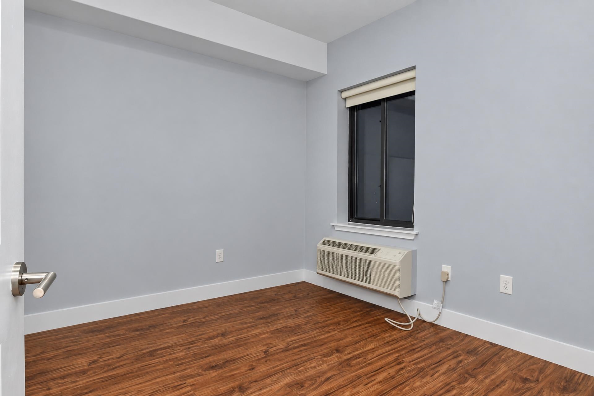 424 WHITON ST Unit: 301
