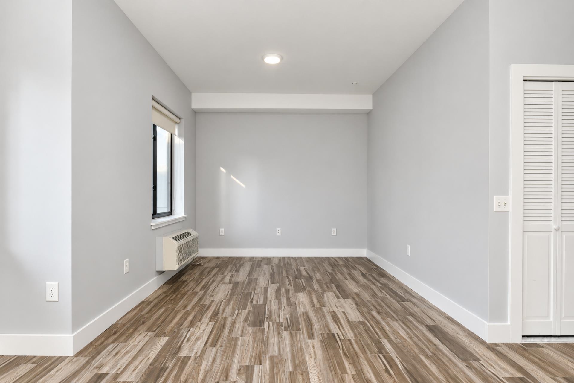 424 WHITON ST Unit: 301