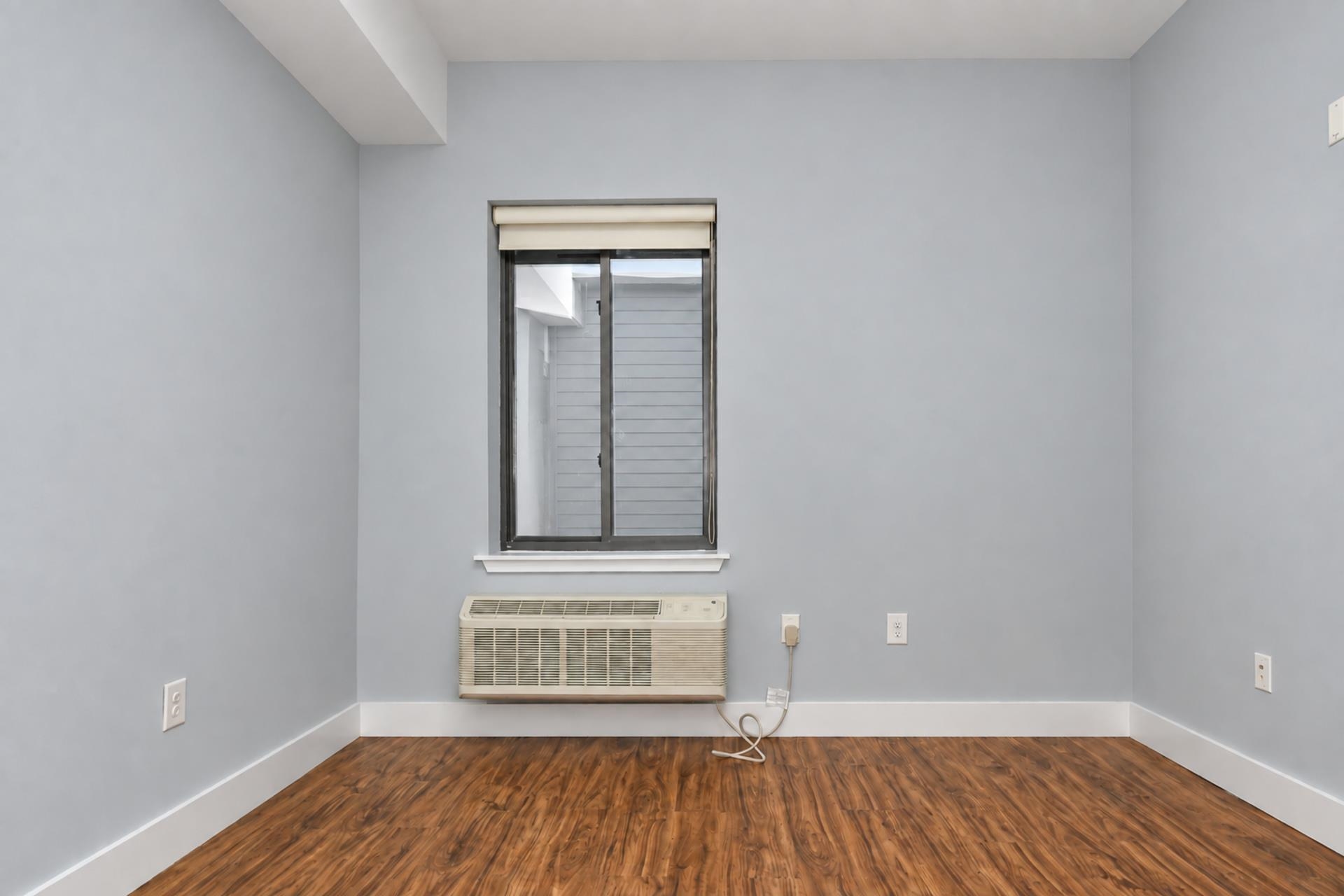 424 WHITON ST Unit: 301