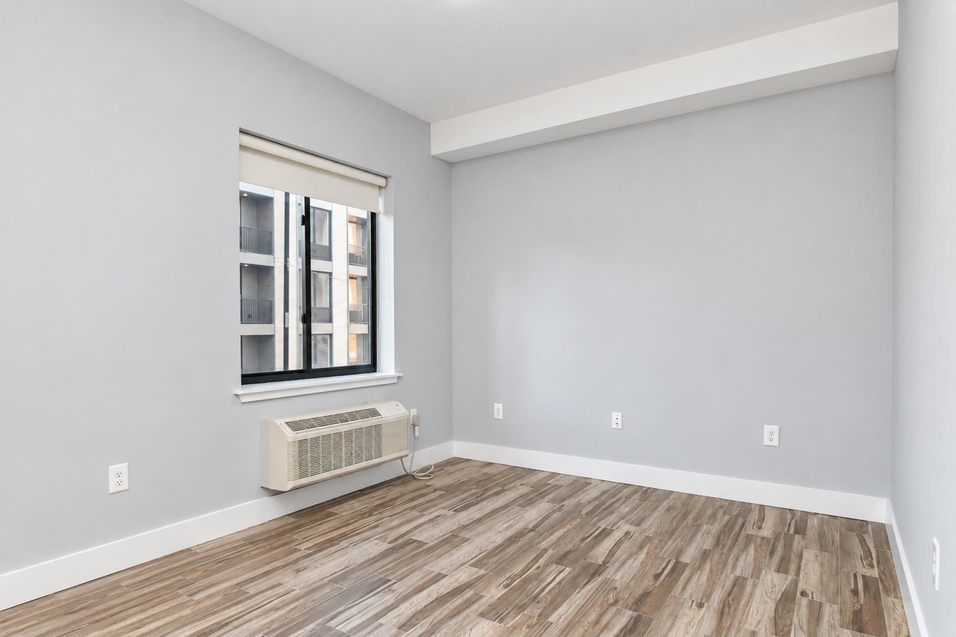 424 WHITON ST Unit: 301