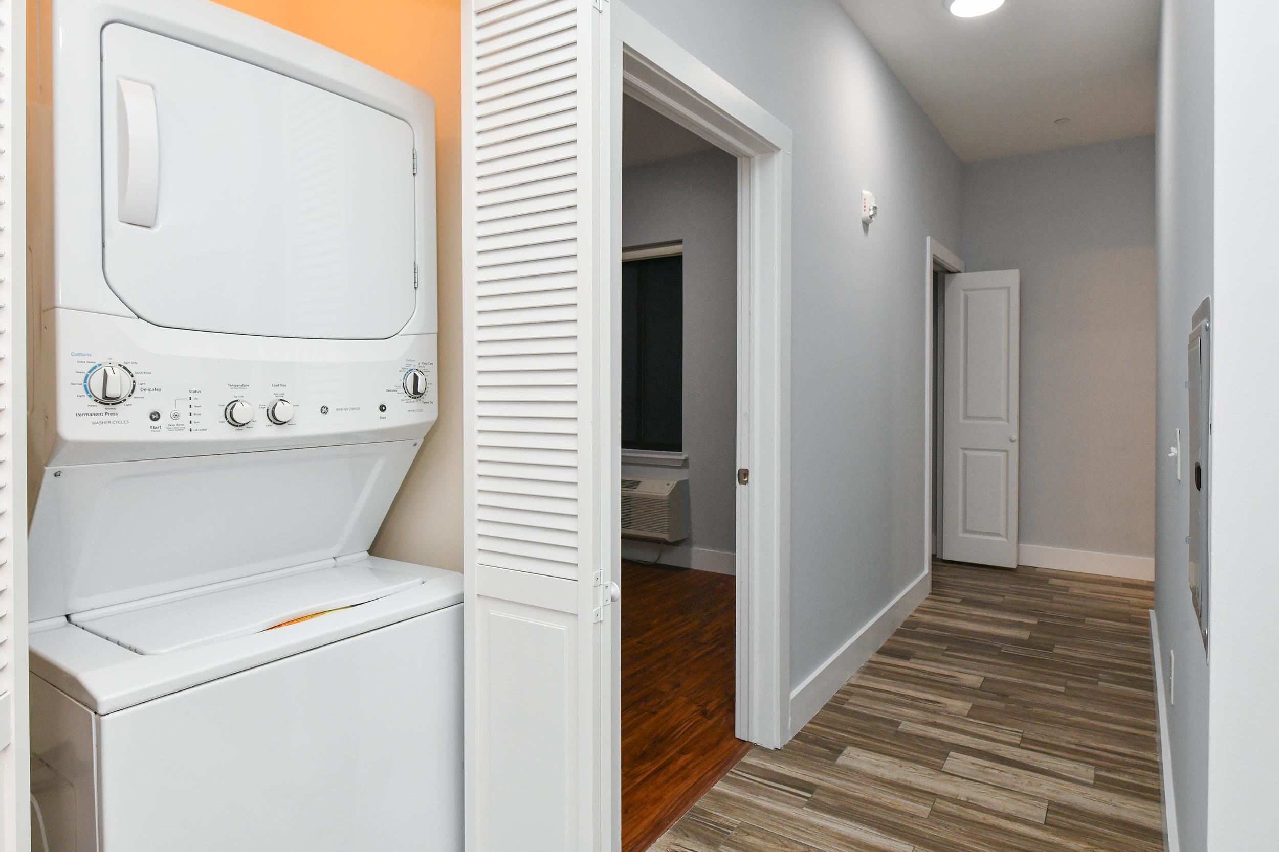 424 WHITON ST Unit: 304