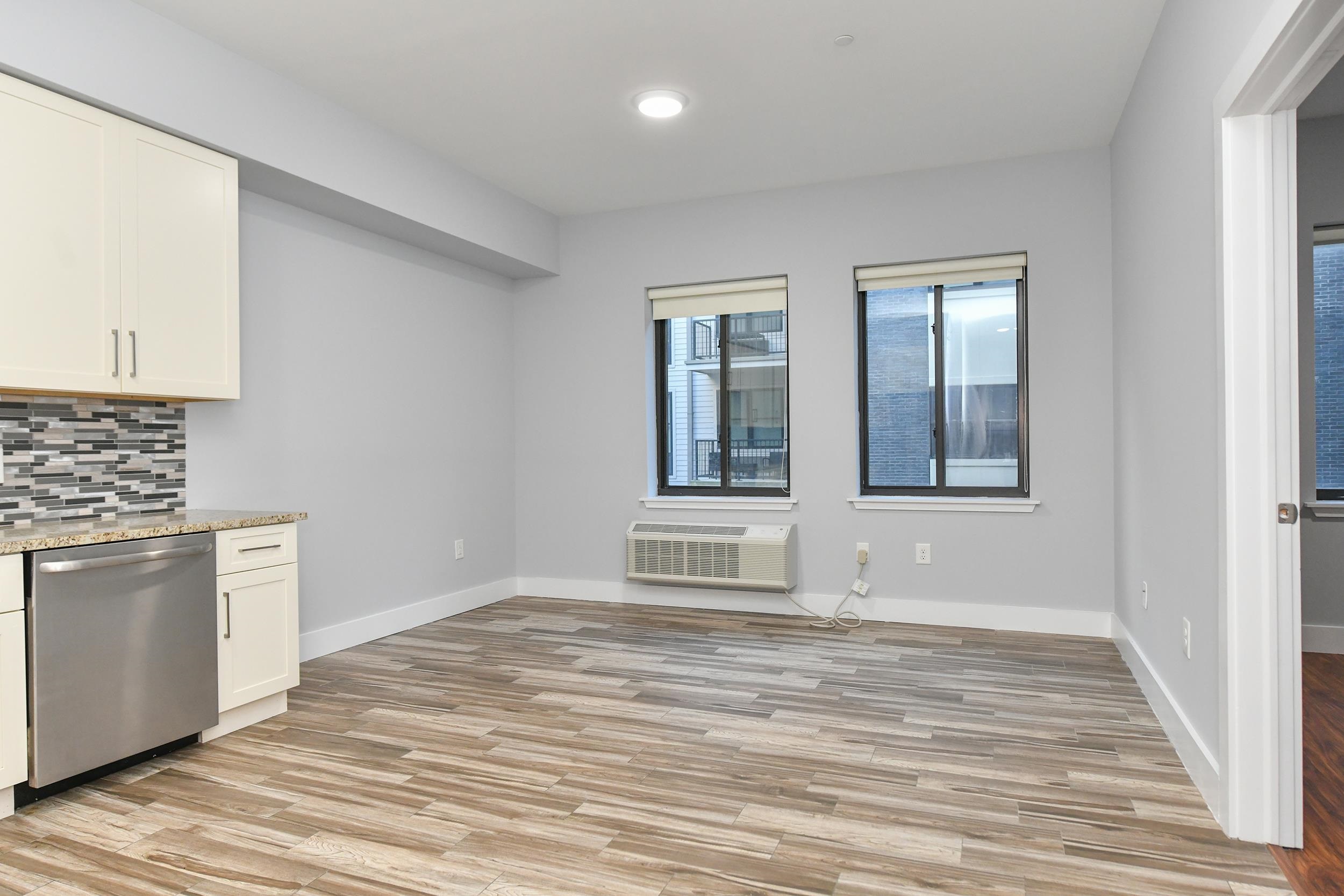 424 WHITON ST Unit: 304