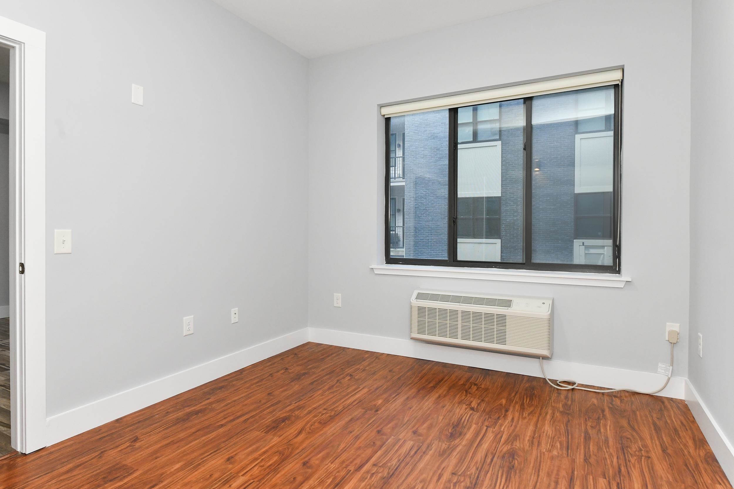 424 WHITON ST Unit: 304