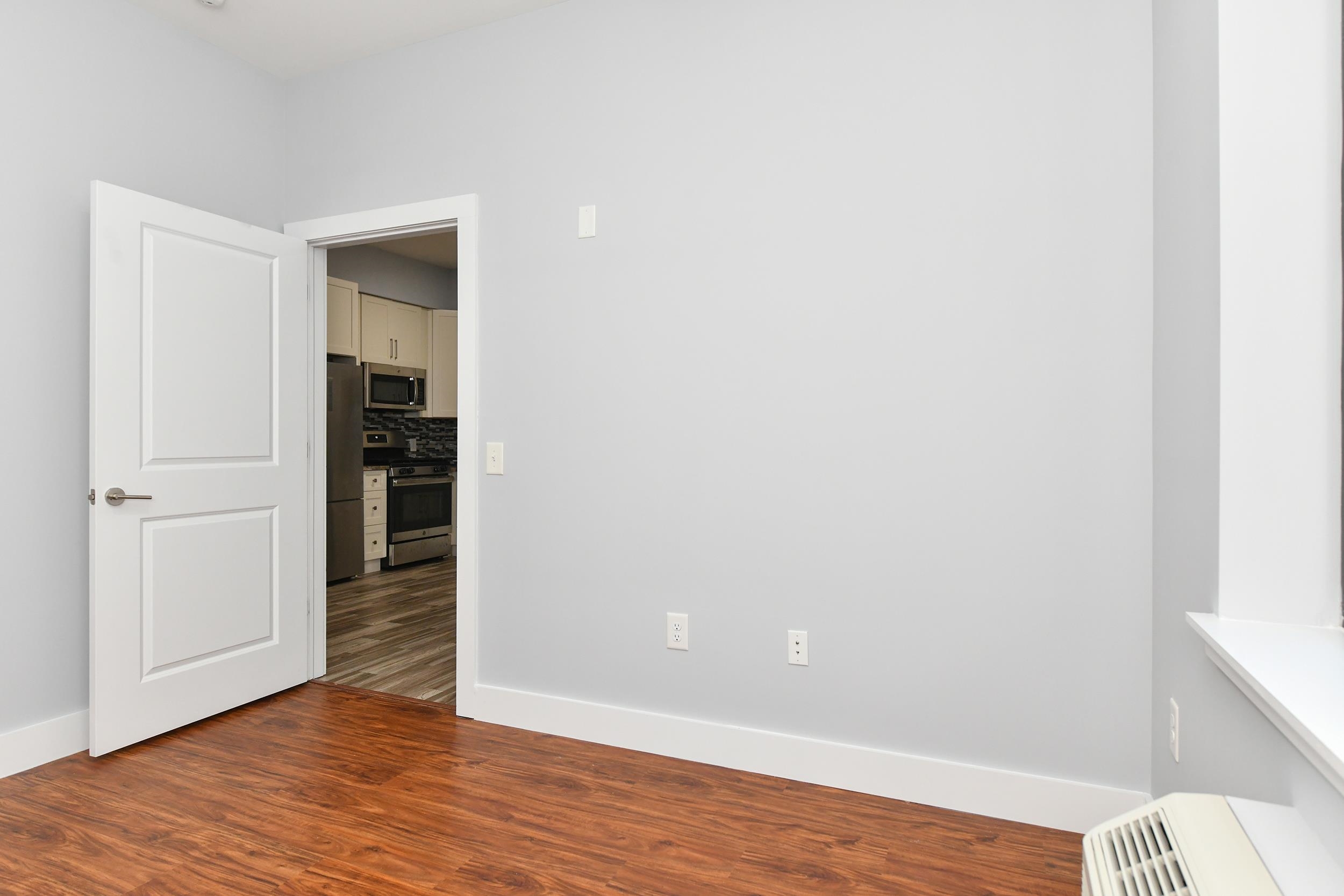 424 WHITON ST Unit: 304