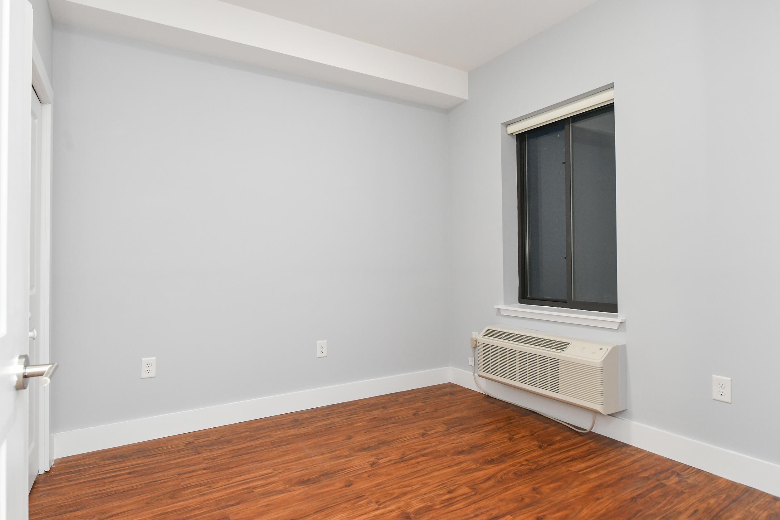 424 WHITON ST Unit: 304