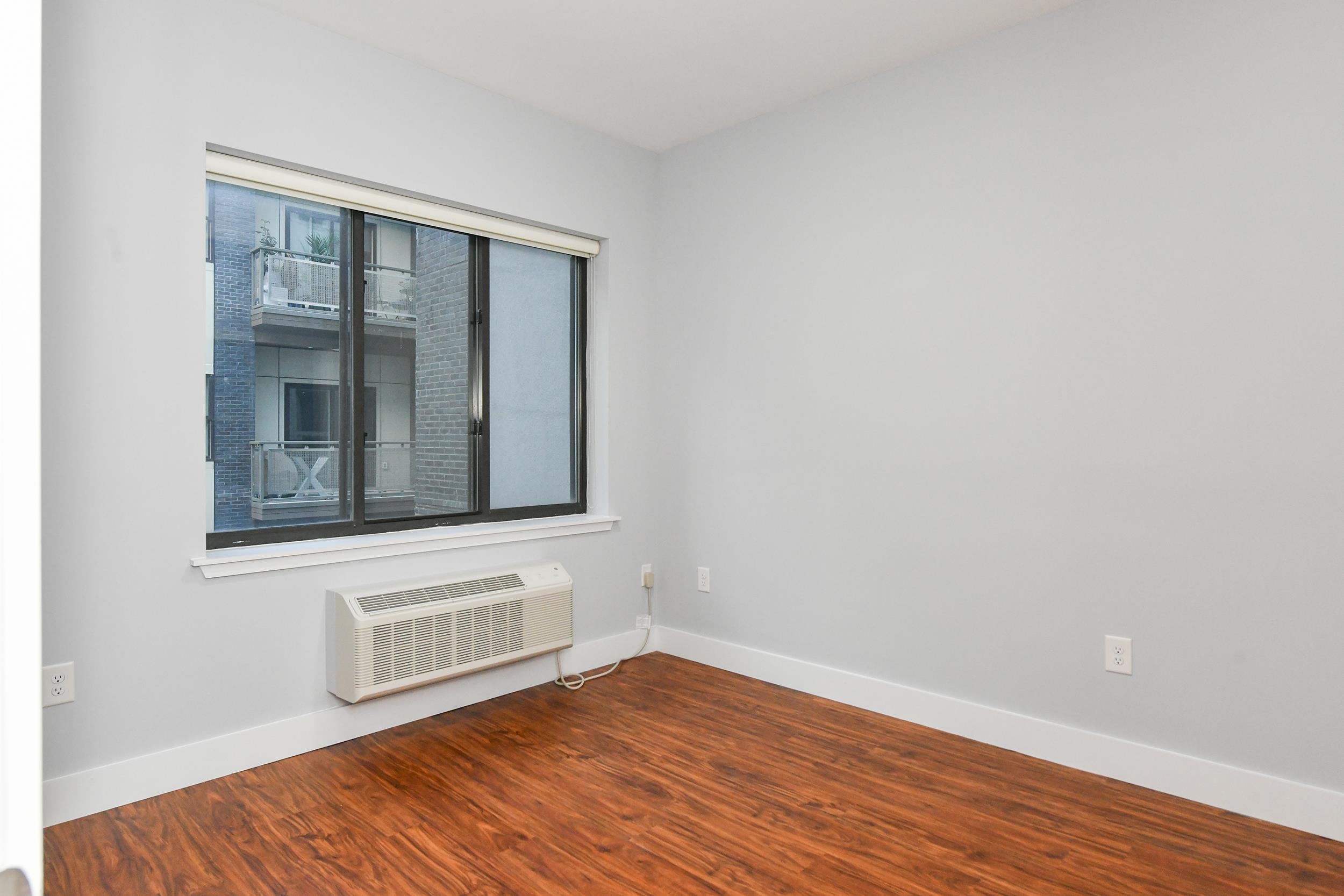 424 WHITON ST Unit: 304
