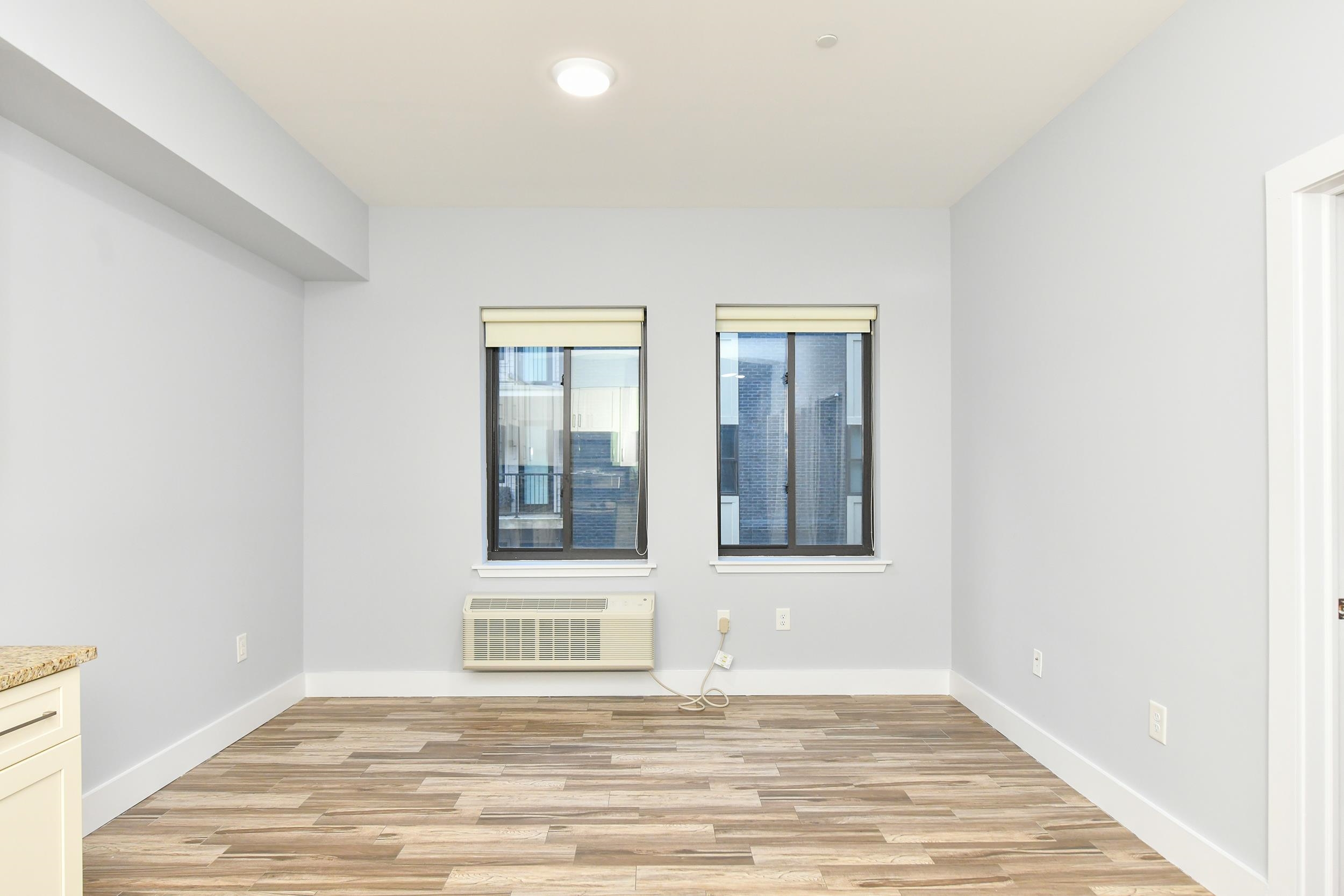 424 WHITON ST Unit: 304