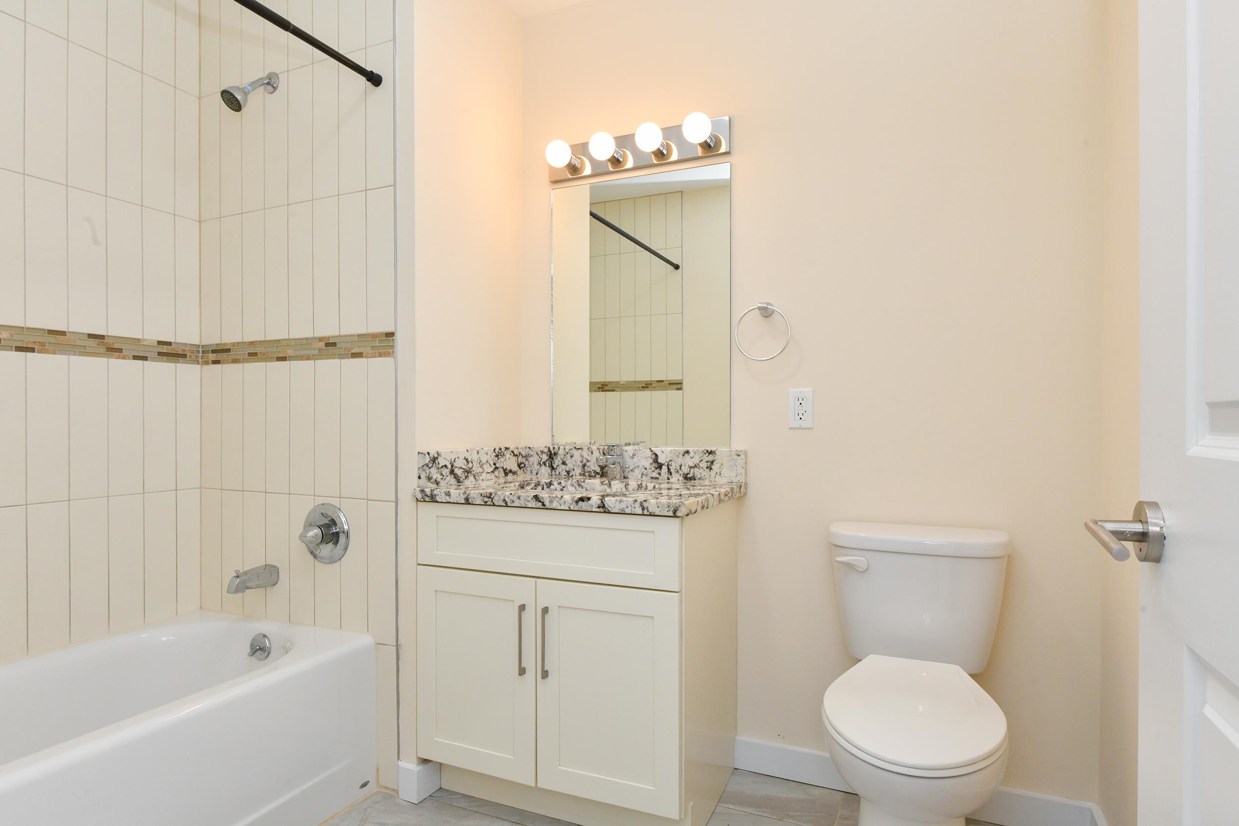 424 WHITON ST Unit: 304
