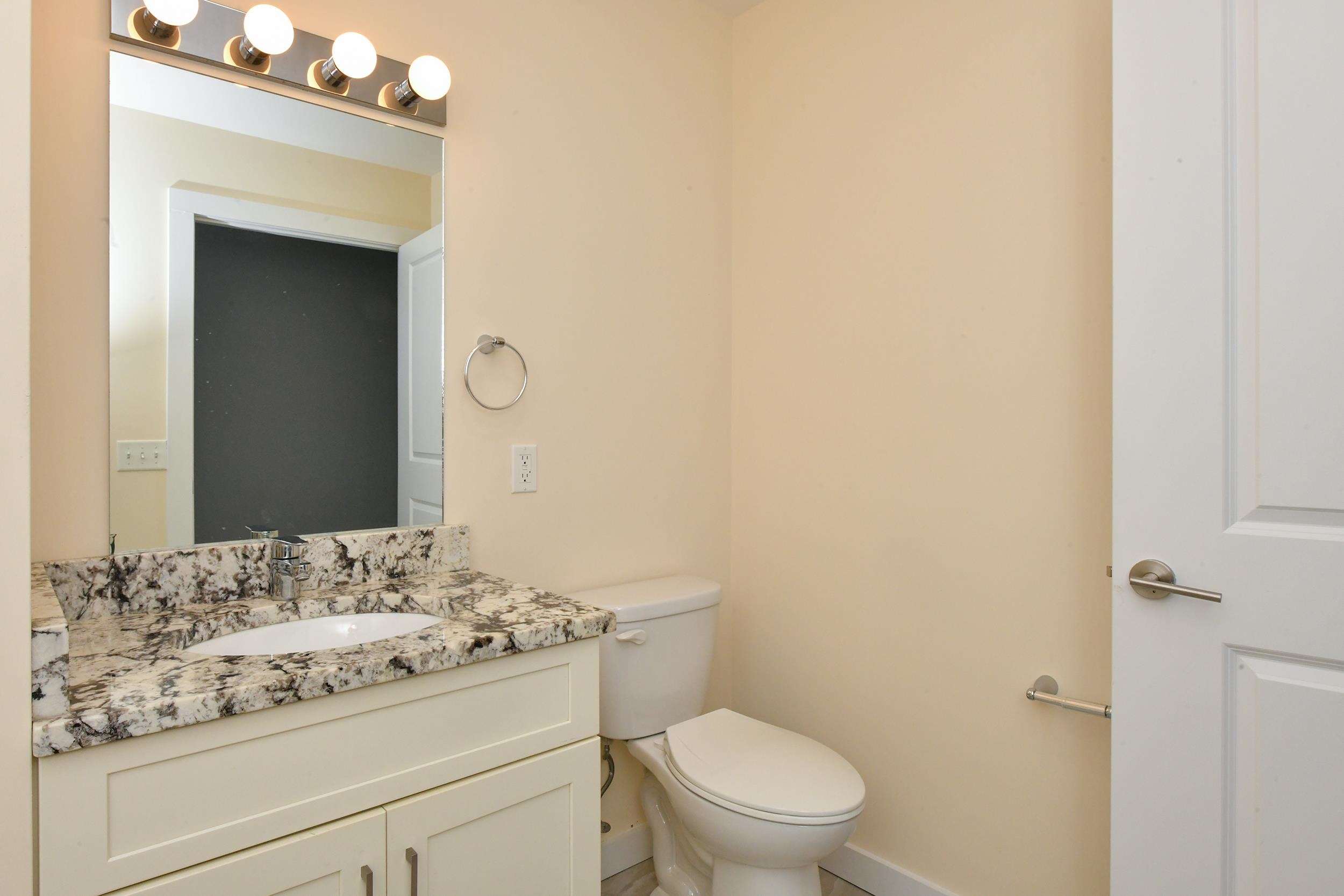 424 WHITON ST Unit: 304