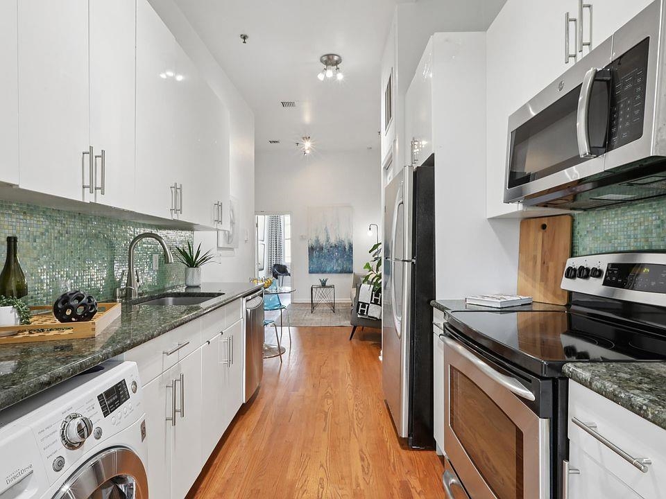 420 MONROE ST Unit: 4L