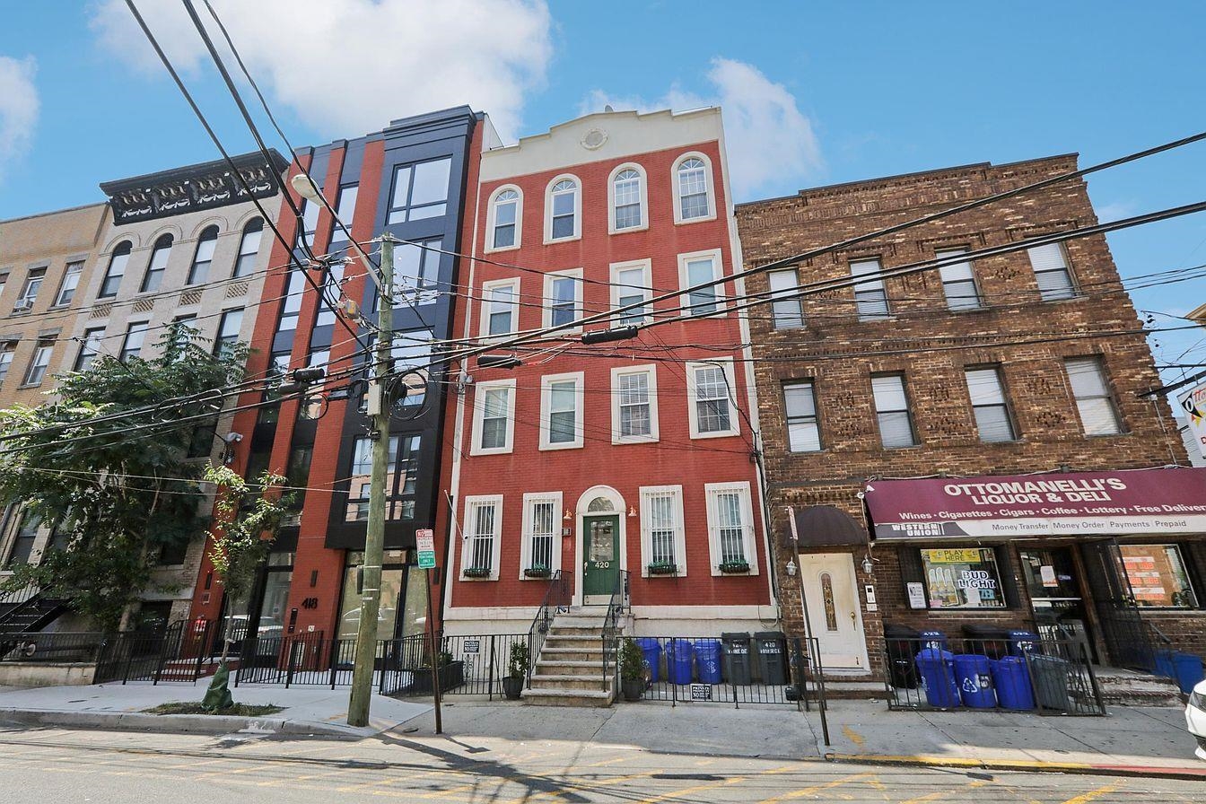 420 MONROE ST Unit: 4L