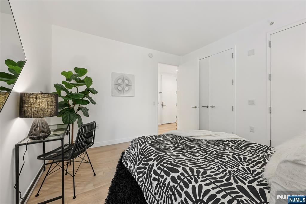160 1st Street 1013
