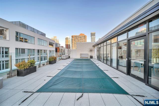 160 1st Street 1013