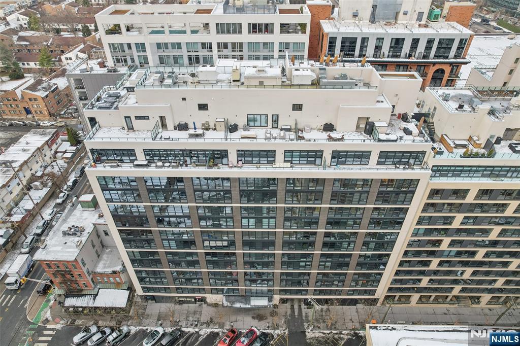 160 1st Street 1013