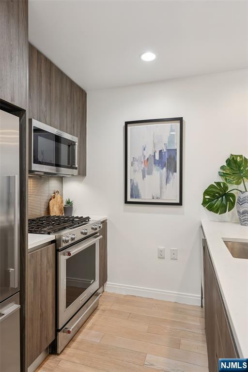 160 1st Street 1013