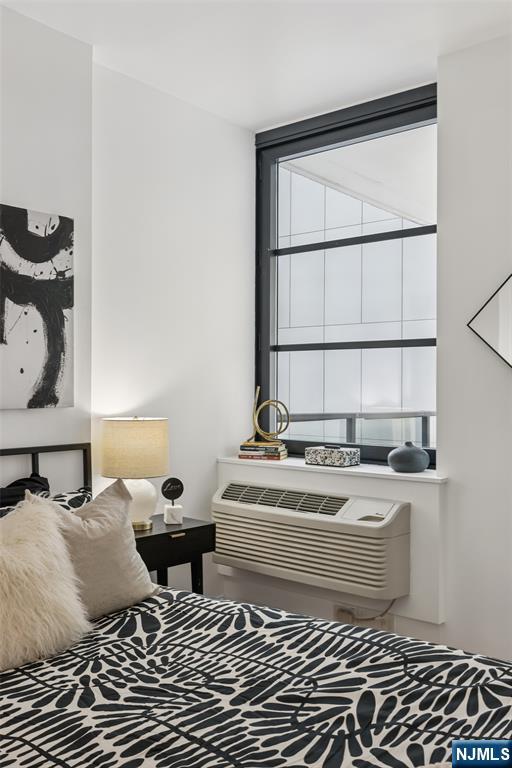 160 1st Street 1013