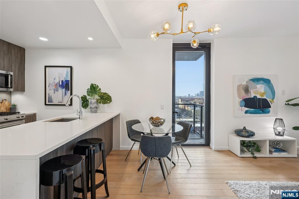 160 1st Street 1013