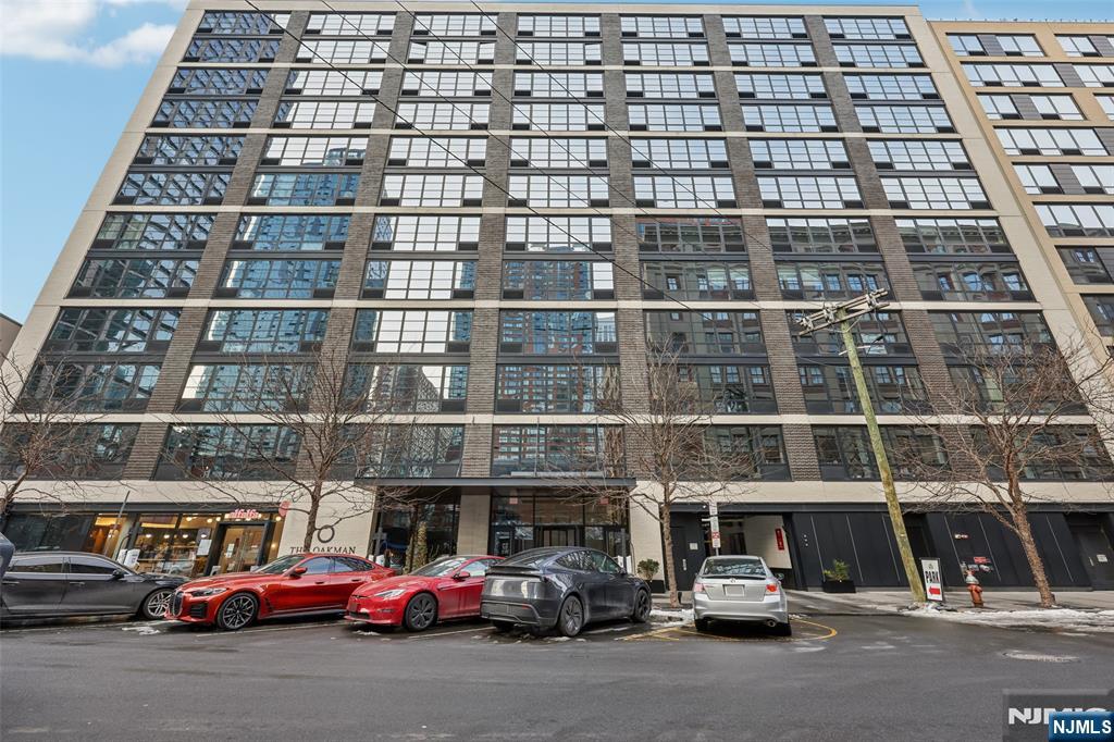 160 1st Street 1013