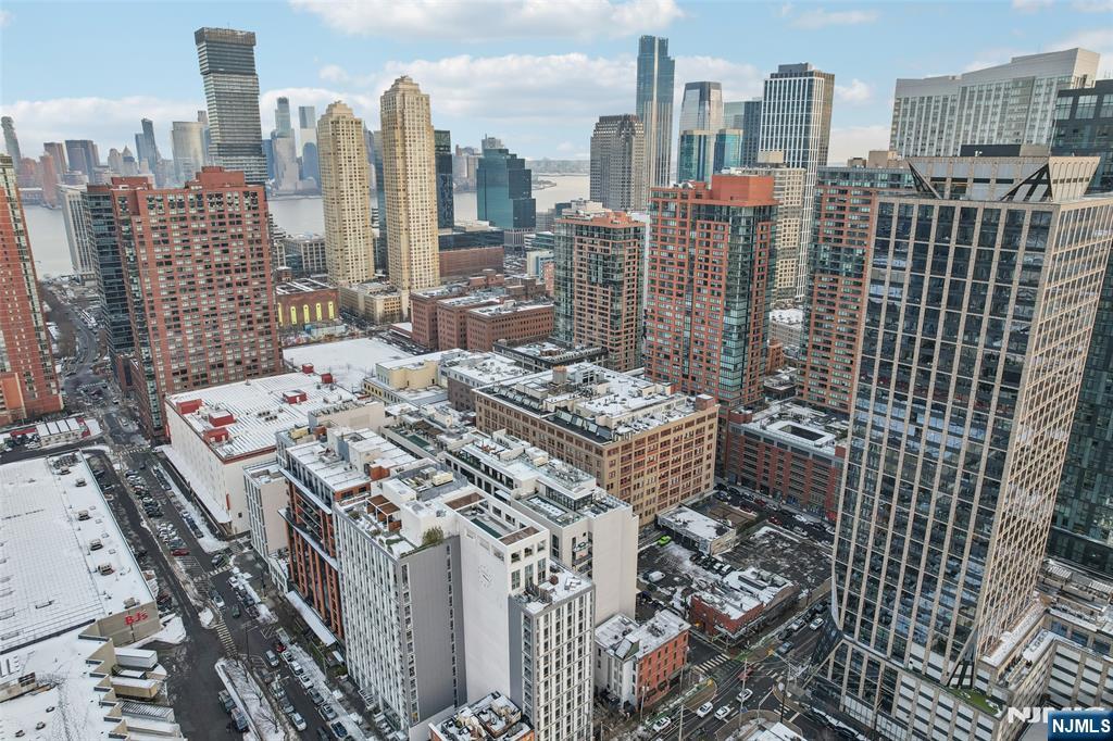 160 1st Street 1013