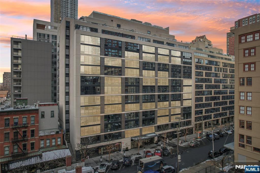 160 1st Street 1013