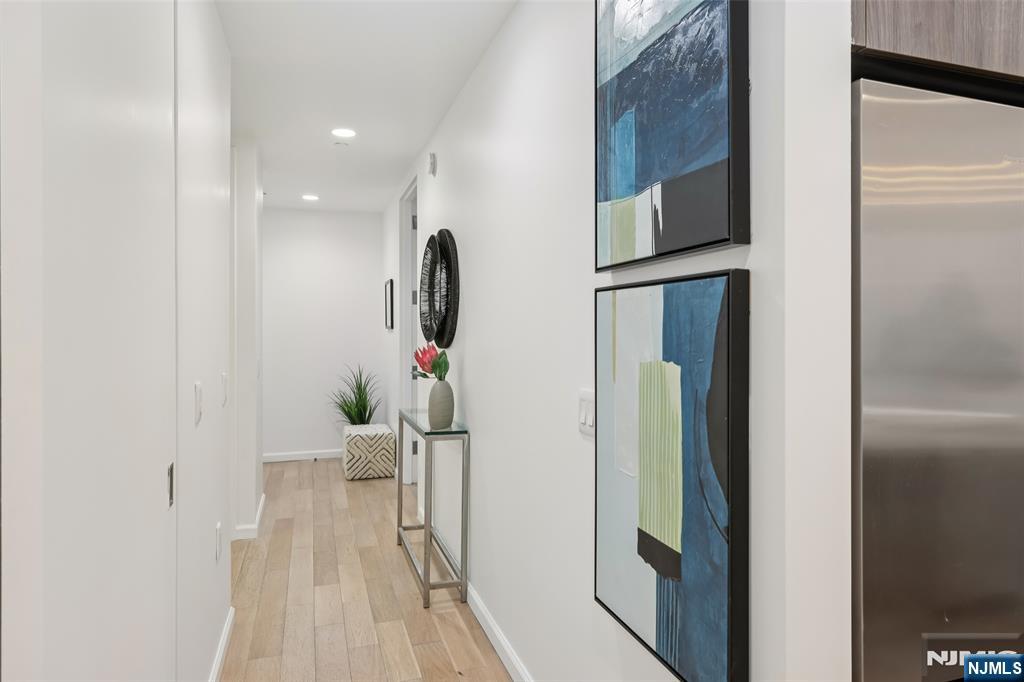160 1st Street 1013