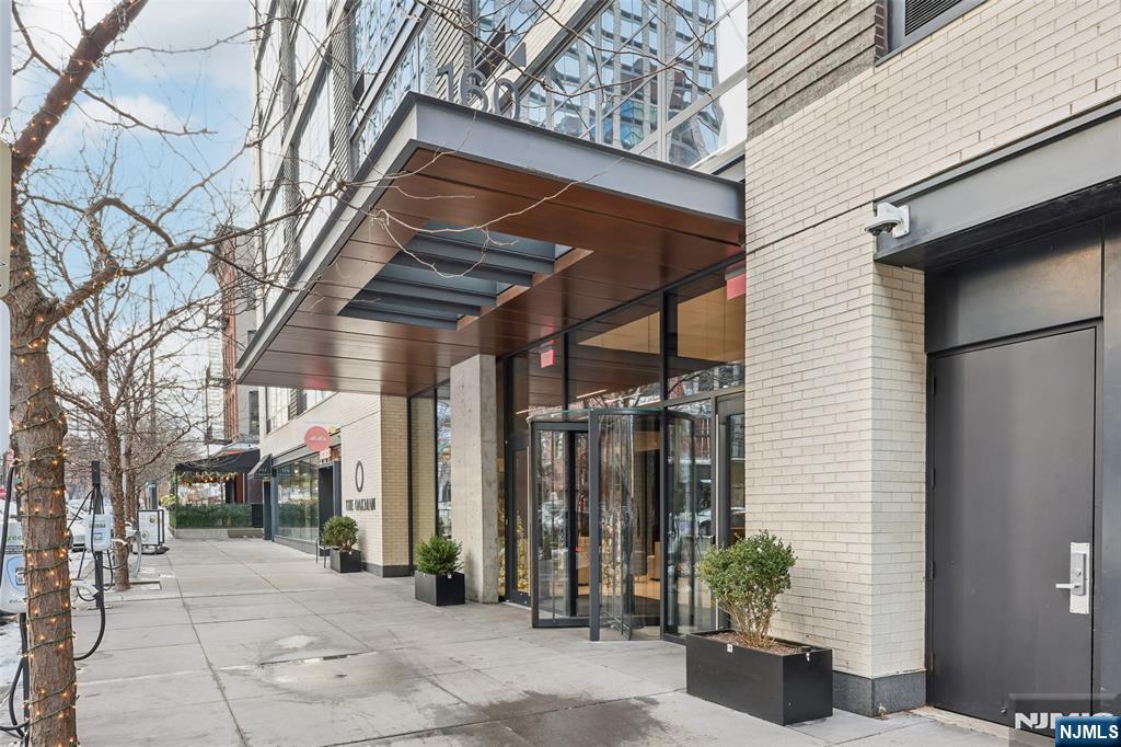 160 1st Street 1013