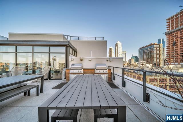 160 1st Street 1013